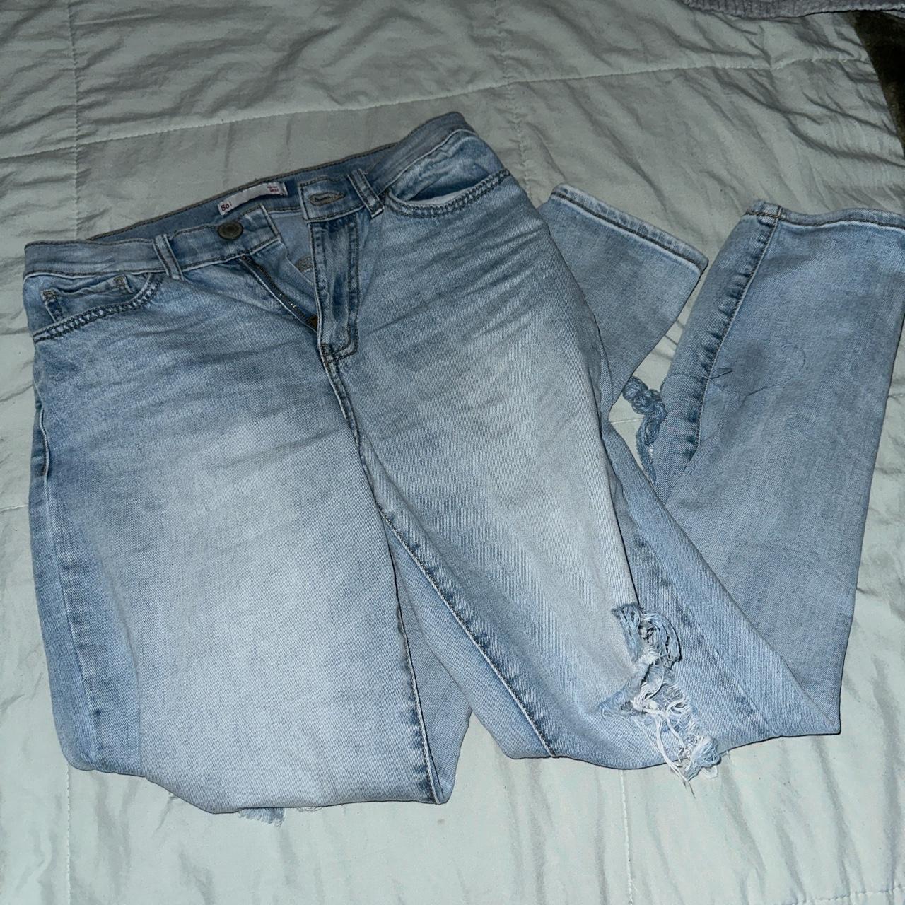 Mom Jeans , Size 3 , Fits 26”-29” , Inseam: 30” , Ripped