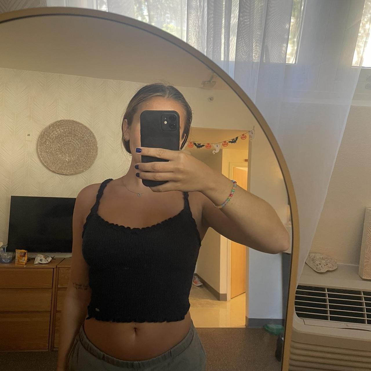 Hollister basic! Message me to adjust price!🫶🏼🛍 Depop