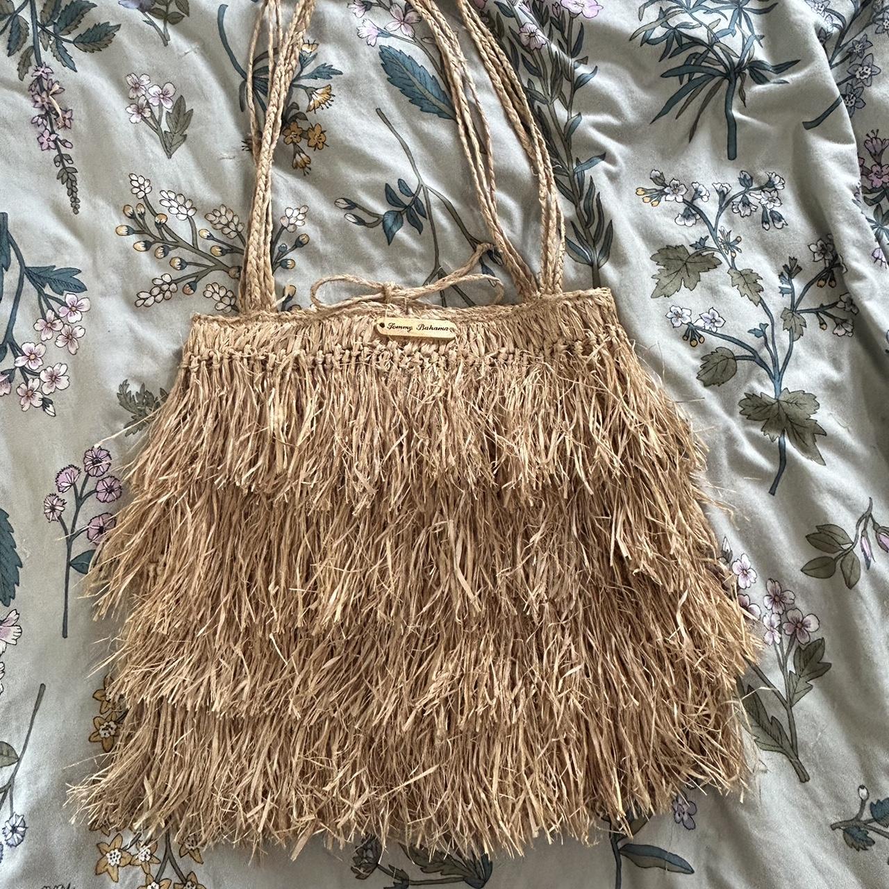 Tommy Bahama straw purse Ties close, in perfect... - Depop