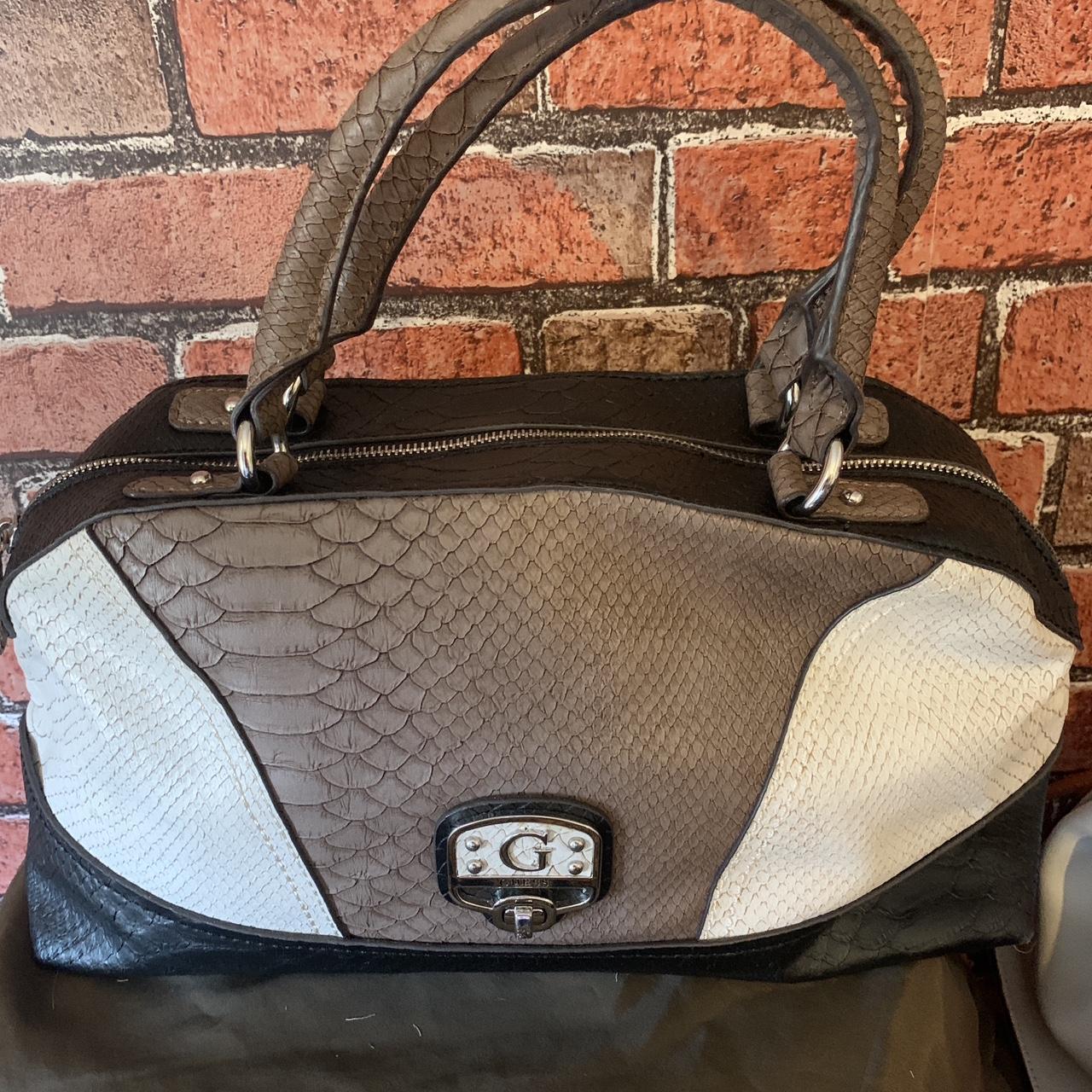 Guess ladies handbag. Zips shut. Satin look lining. Depop