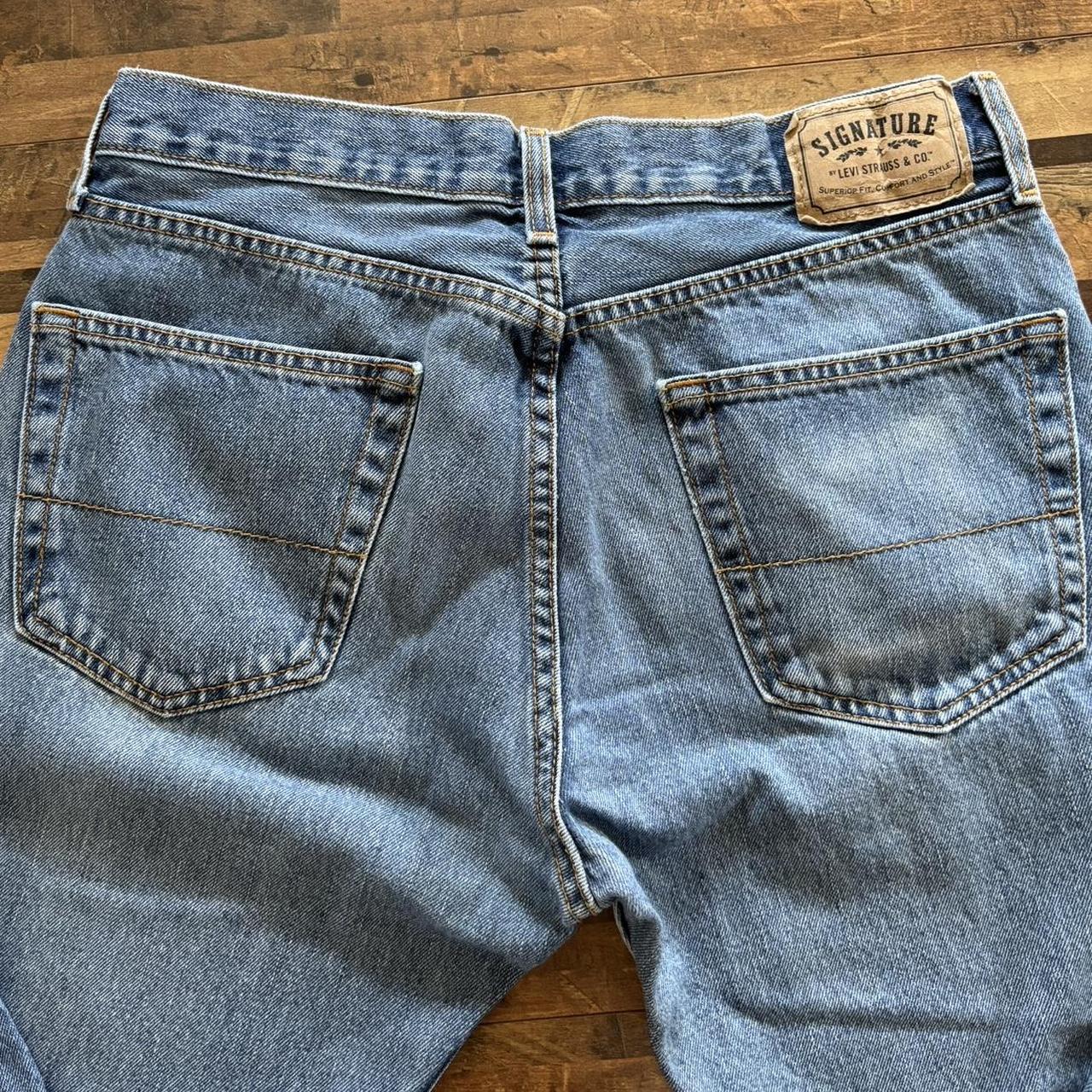 baggy signature levi’s no size but i would say... - Depop