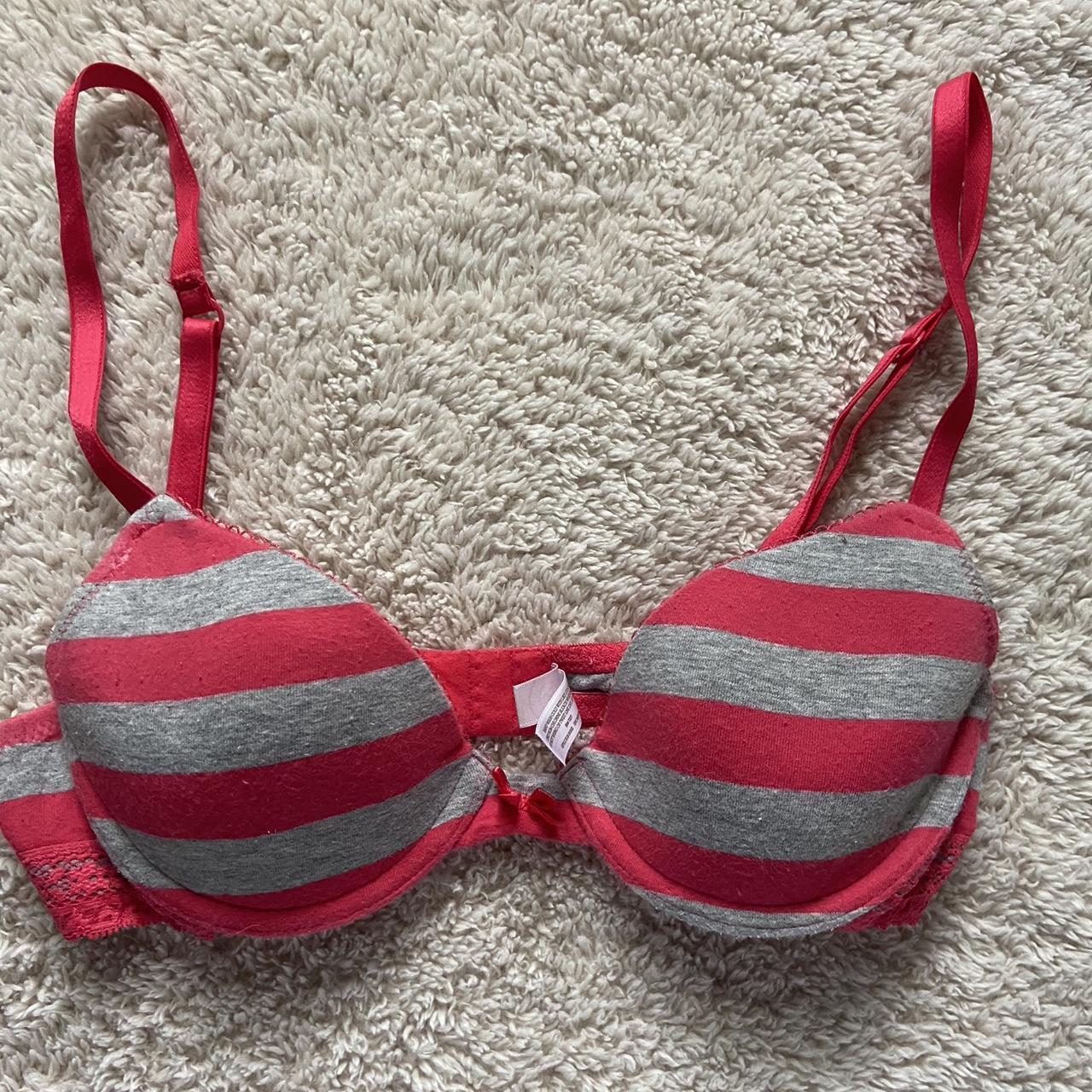 * SO bra * i 🫶🏼 the stripes they so cute Depop