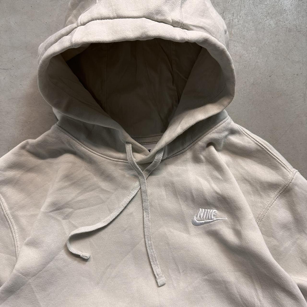 white nike hoodie swoosh