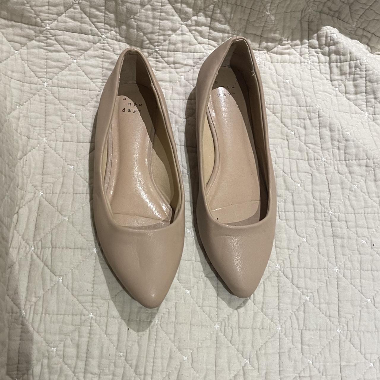 Beige flat sales pointed shoes