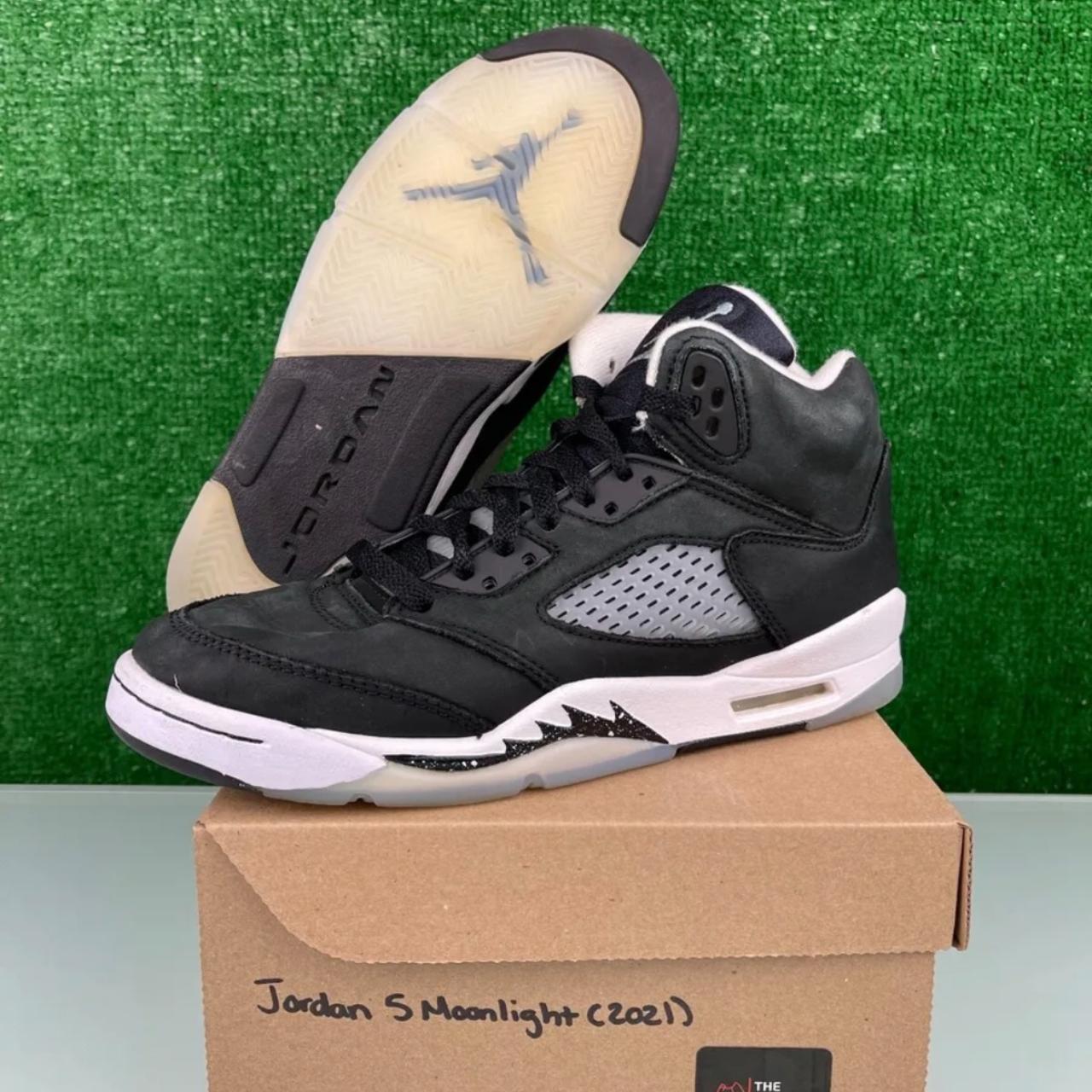 item listed by thesneakerbandoo