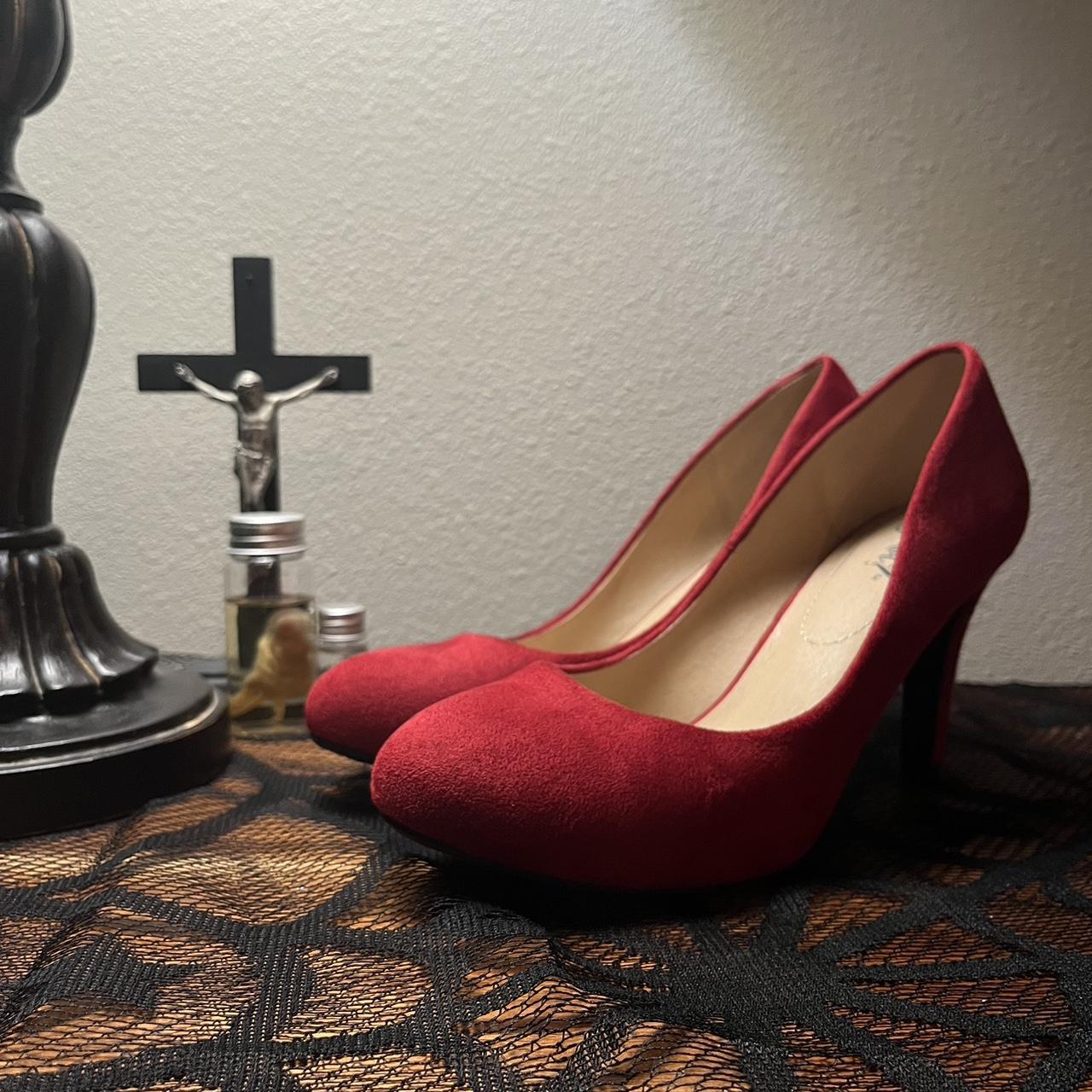 Red best sale small heels