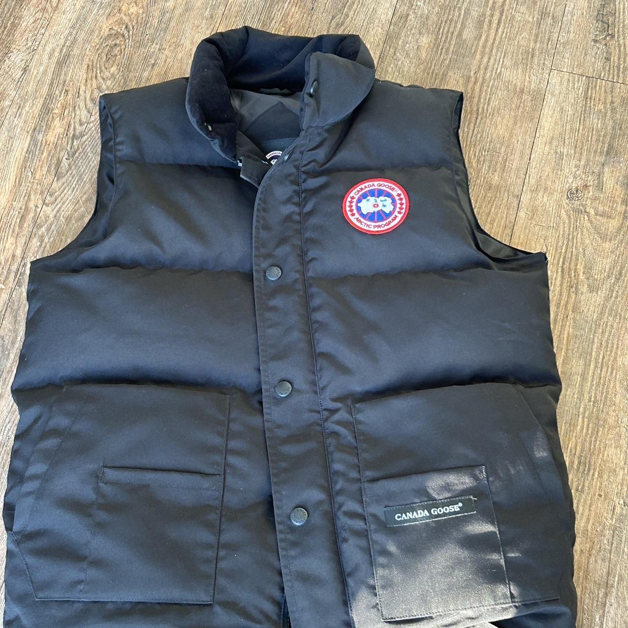 Canada goose gilet - Depop