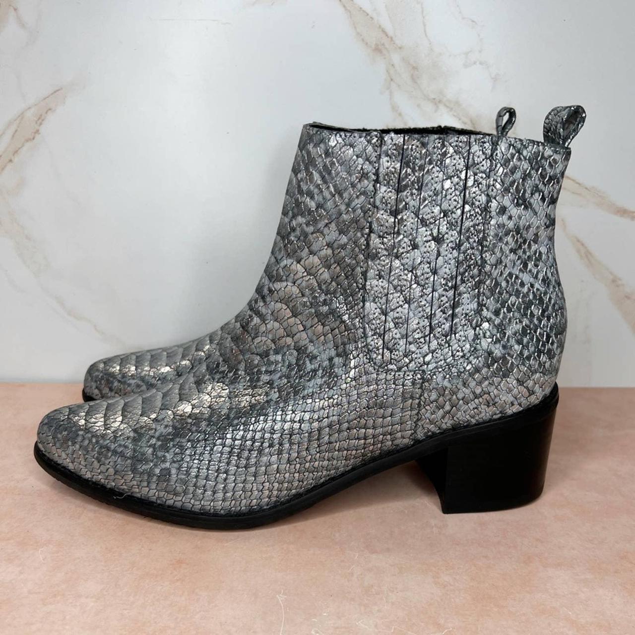 BLONDO Elvina Silver Ankle outlet Booties Waterproof Size 9.5