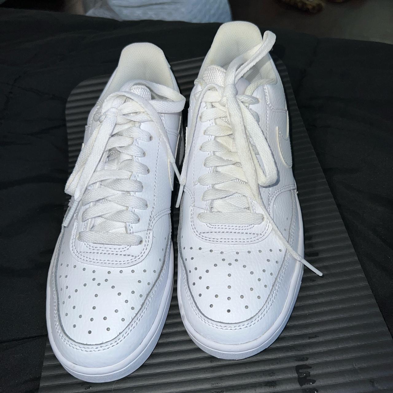 mens white and grey nike shoes