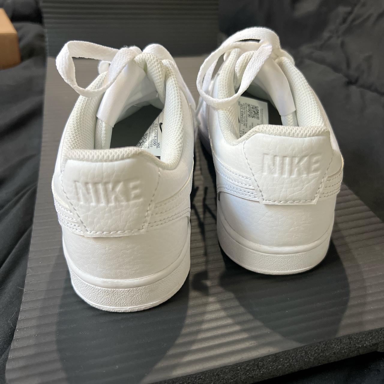 mens white and grey nike shoes