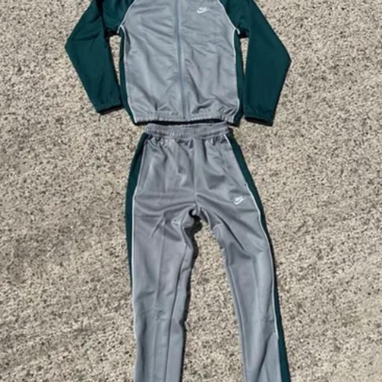 mens green nike tracksuit
