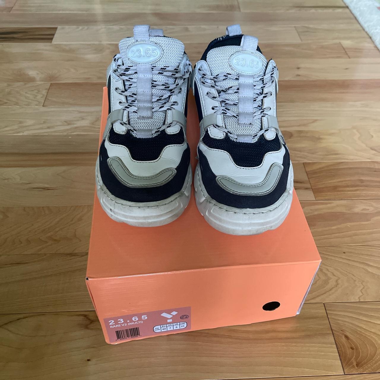 Sketchers hot sale triple s