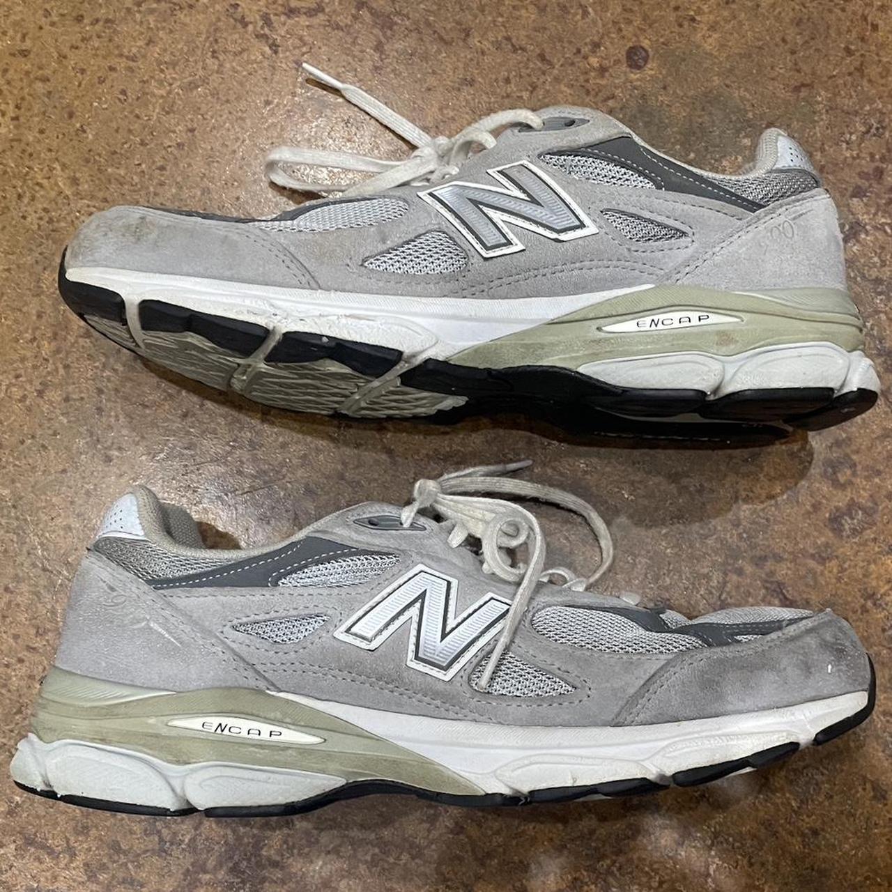 New Balance Men's Grey and White Trainers (2)