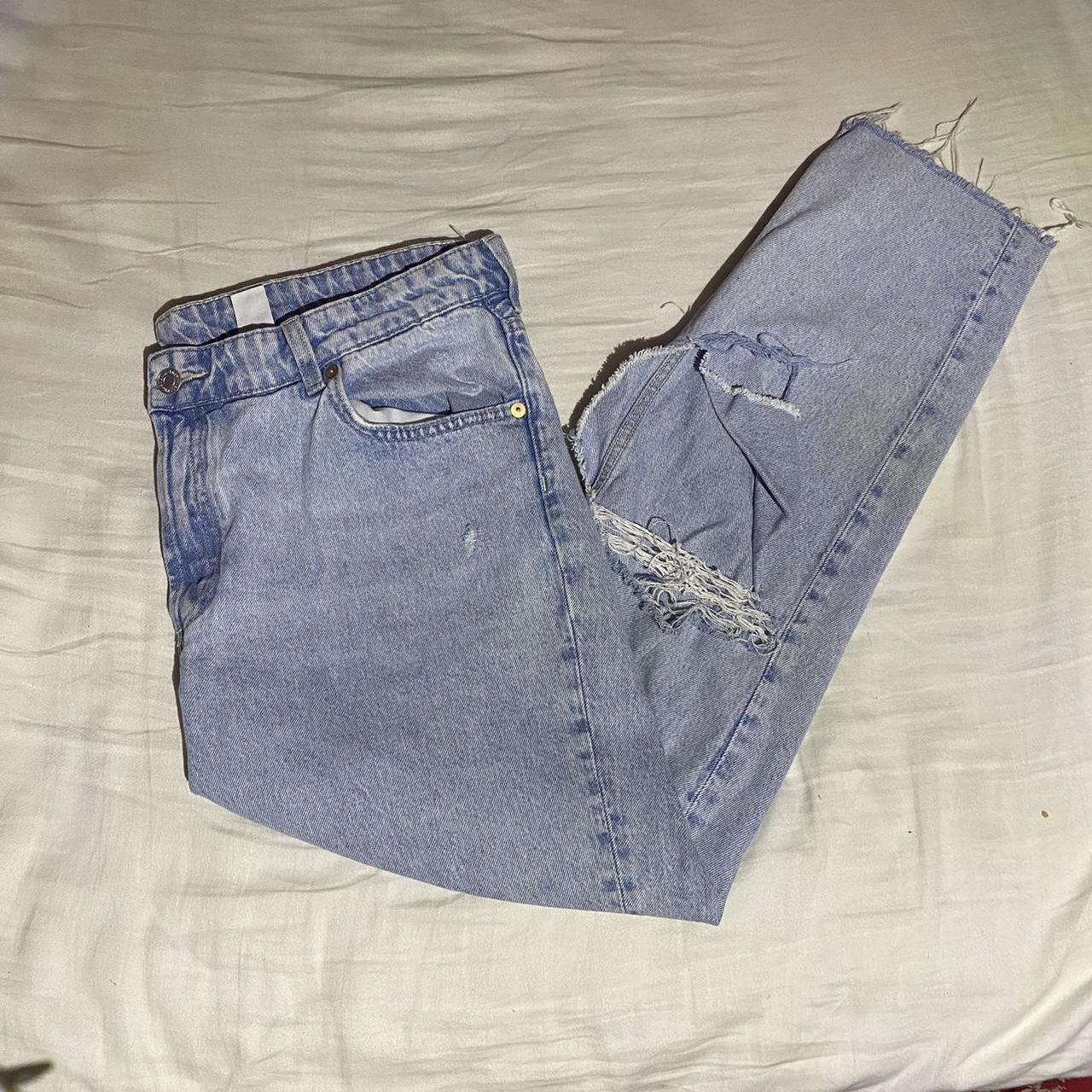 H&M low waisted ripped boyfriend button fly jeans. - Depop