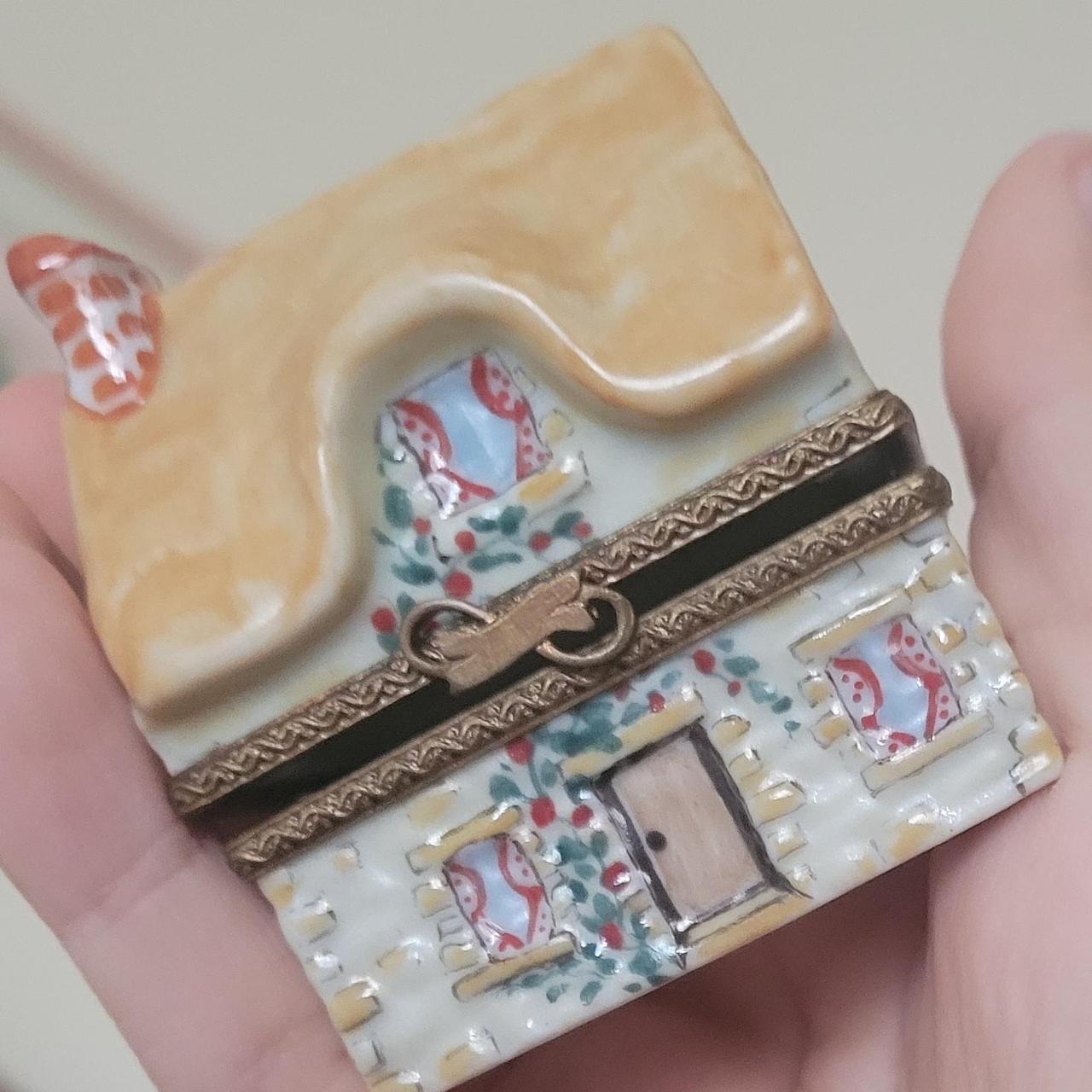 tiny House Jewelry box Great Condition, see photos... Depop