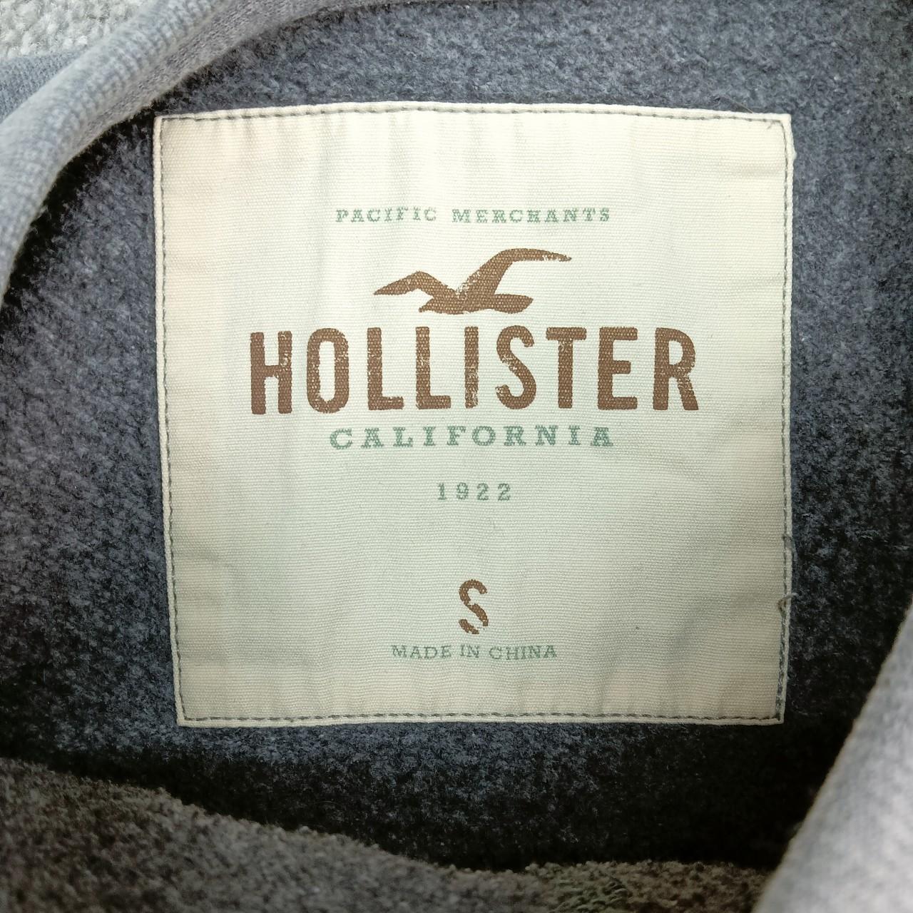 HOLLISTER GREY SWEATSHIRT JUMPER LOGO SPELLOUT... - Depop