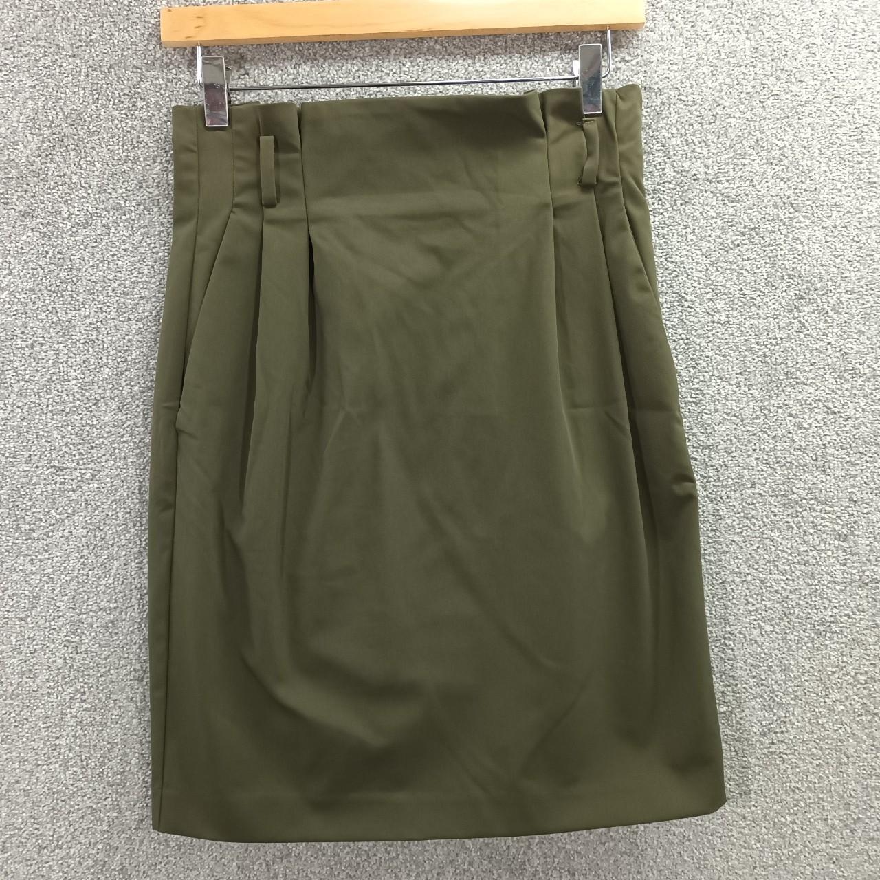 H&M KHAKI WOVEN MIDI SKIRT PENCIL PLEAT DETAIL... Depop