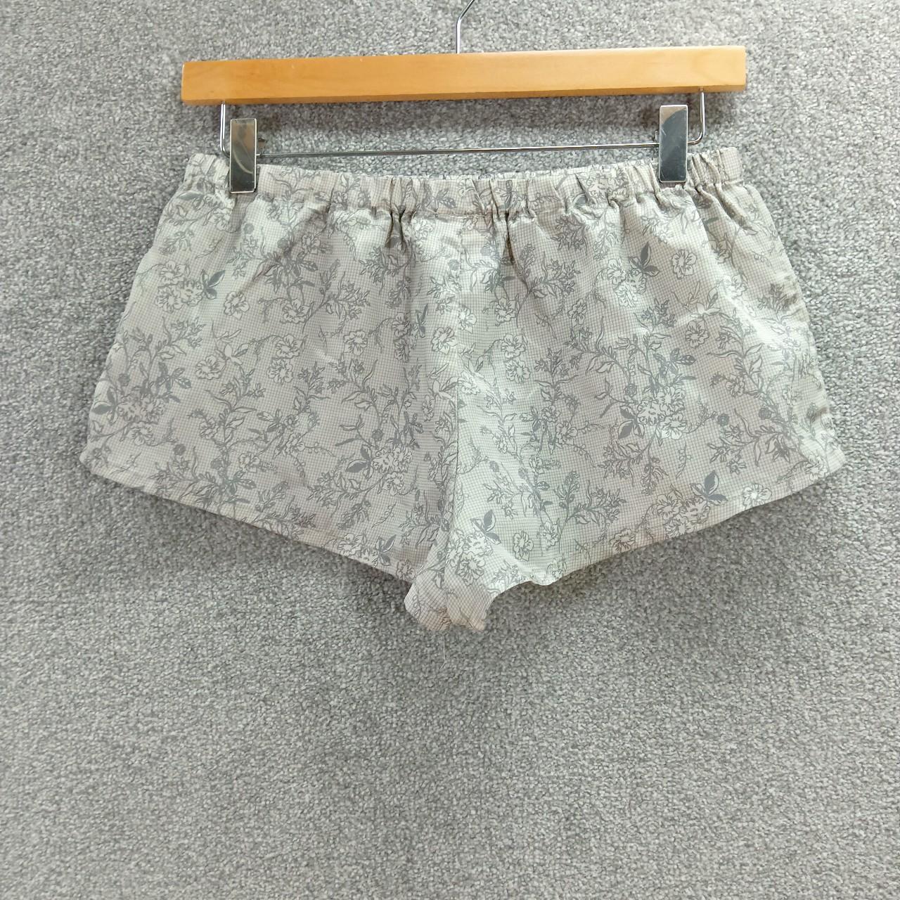 JOLINESSE SILVER CREAM FLORAL SHORTS HOTPANTS SATIN... - Depop