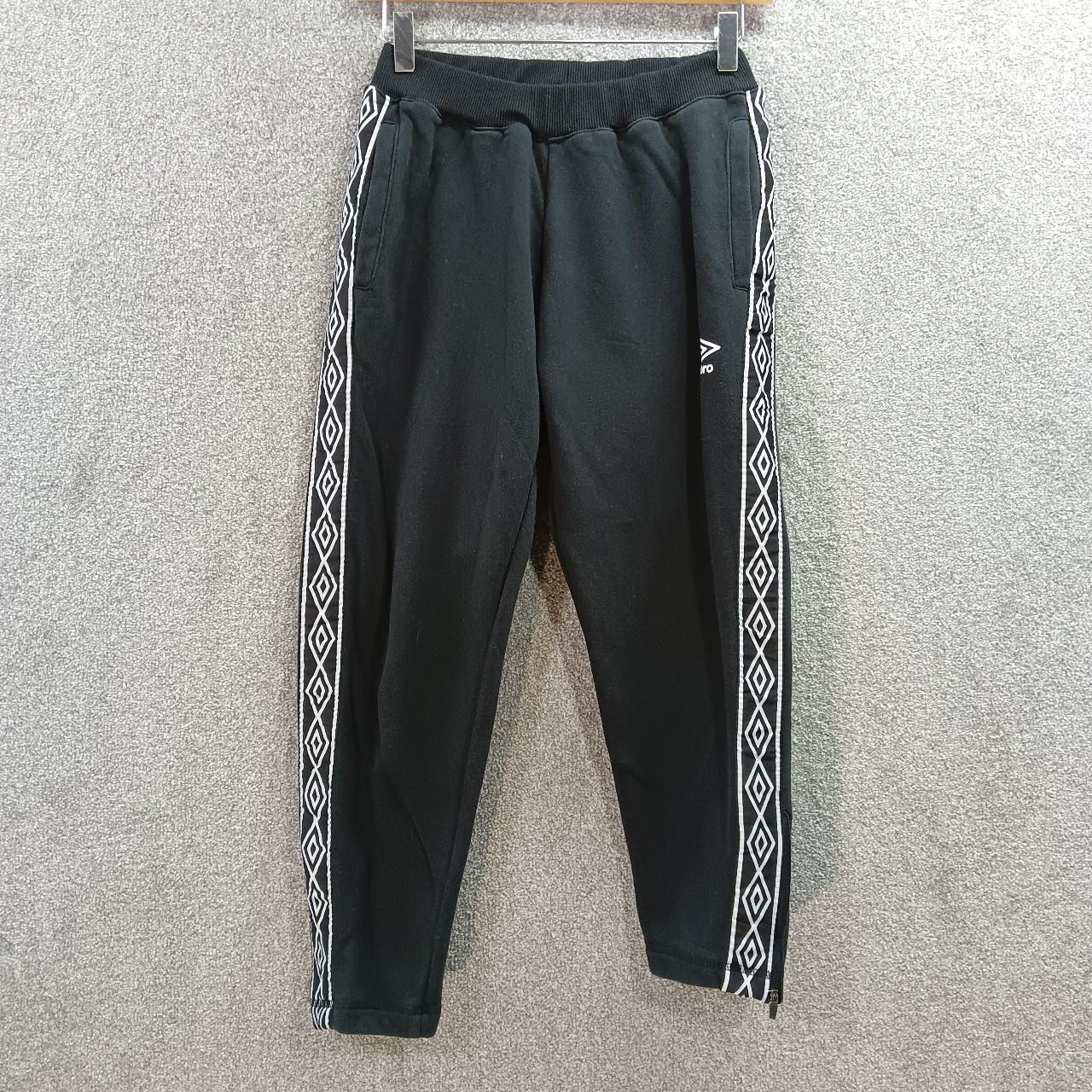 UMBRO BLACK JOGGERS THREE QUARTER TAPED SIDE LOUNGE... - Depop