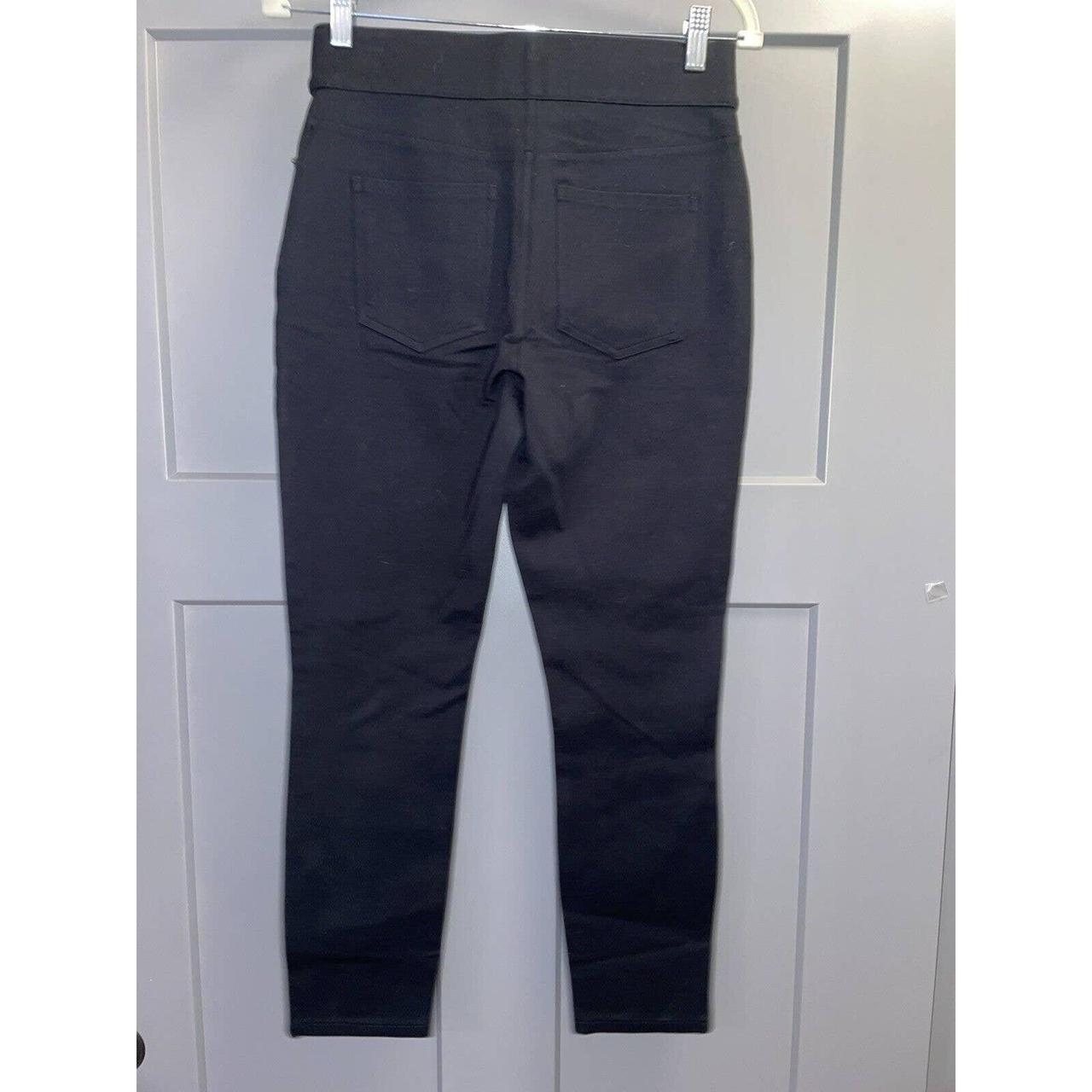 This stylish and comfortable black ankle pant by - Depop