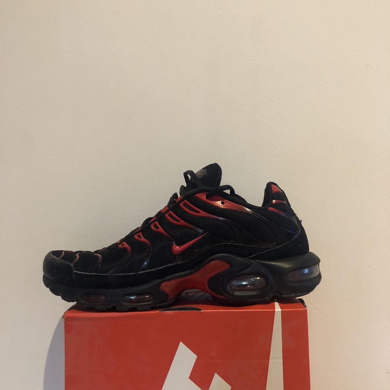 womens red tns