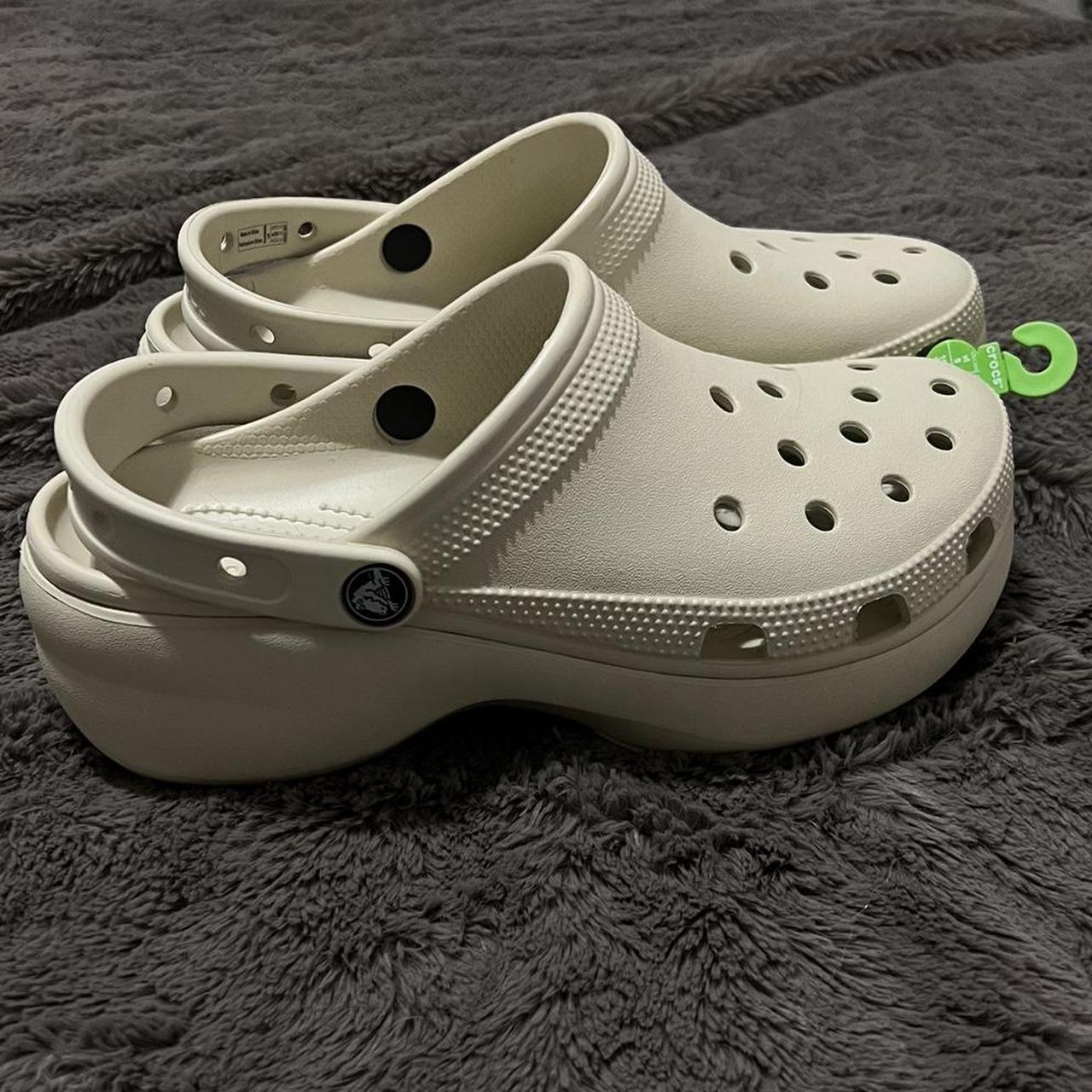 size 7 crocs womens