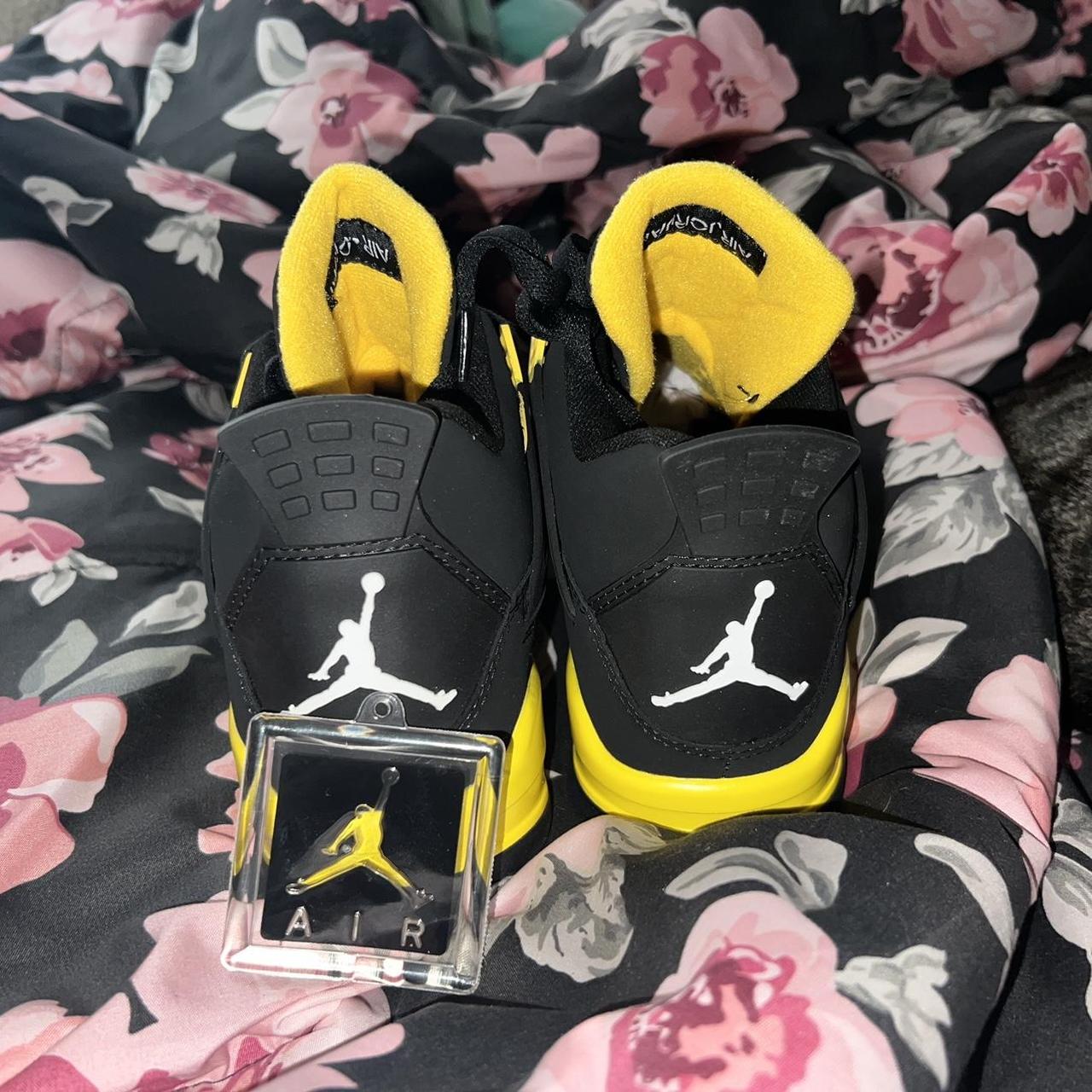 Air Jordan Retro 4s thunder never worn Mens Depop