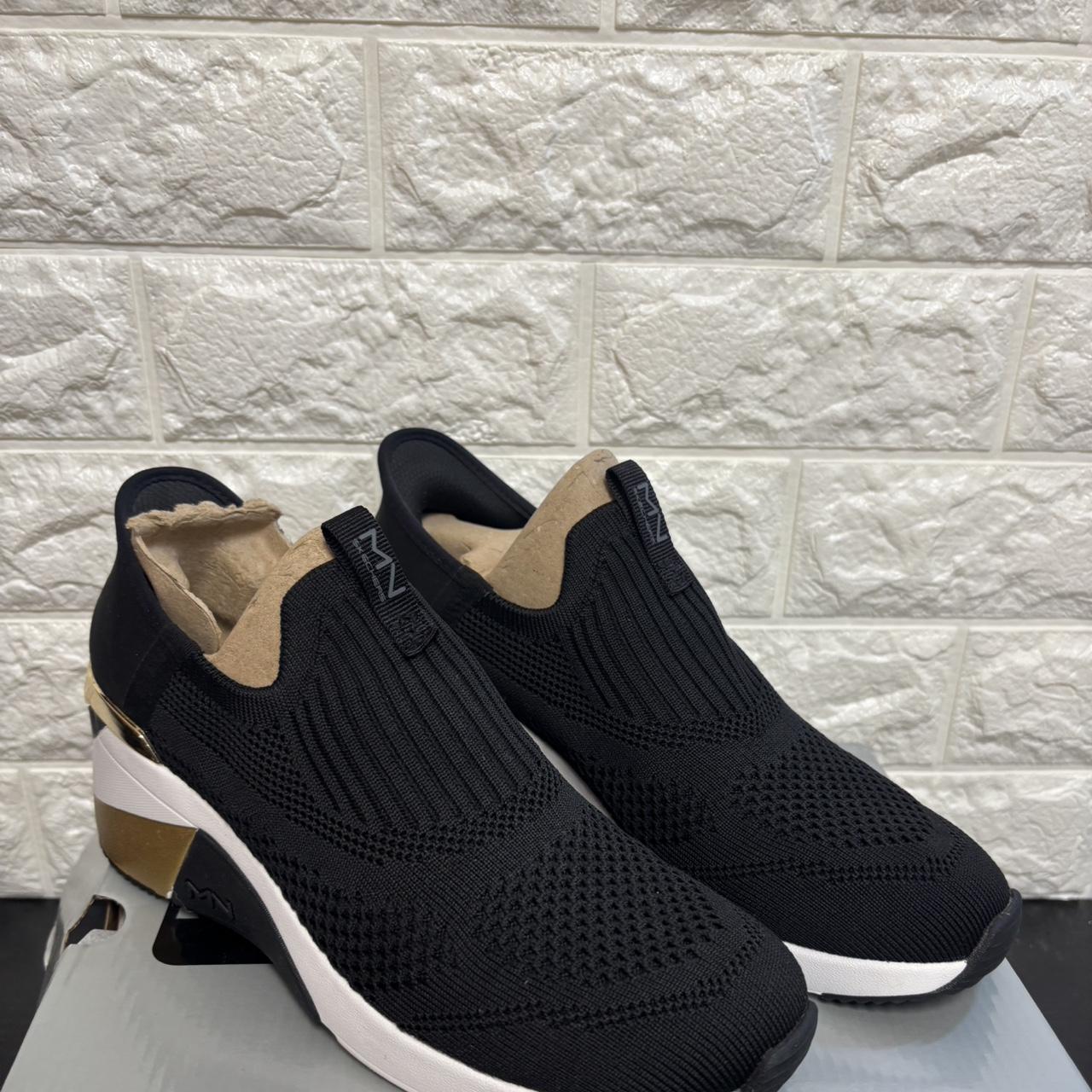 item listed by jnalmxoxo