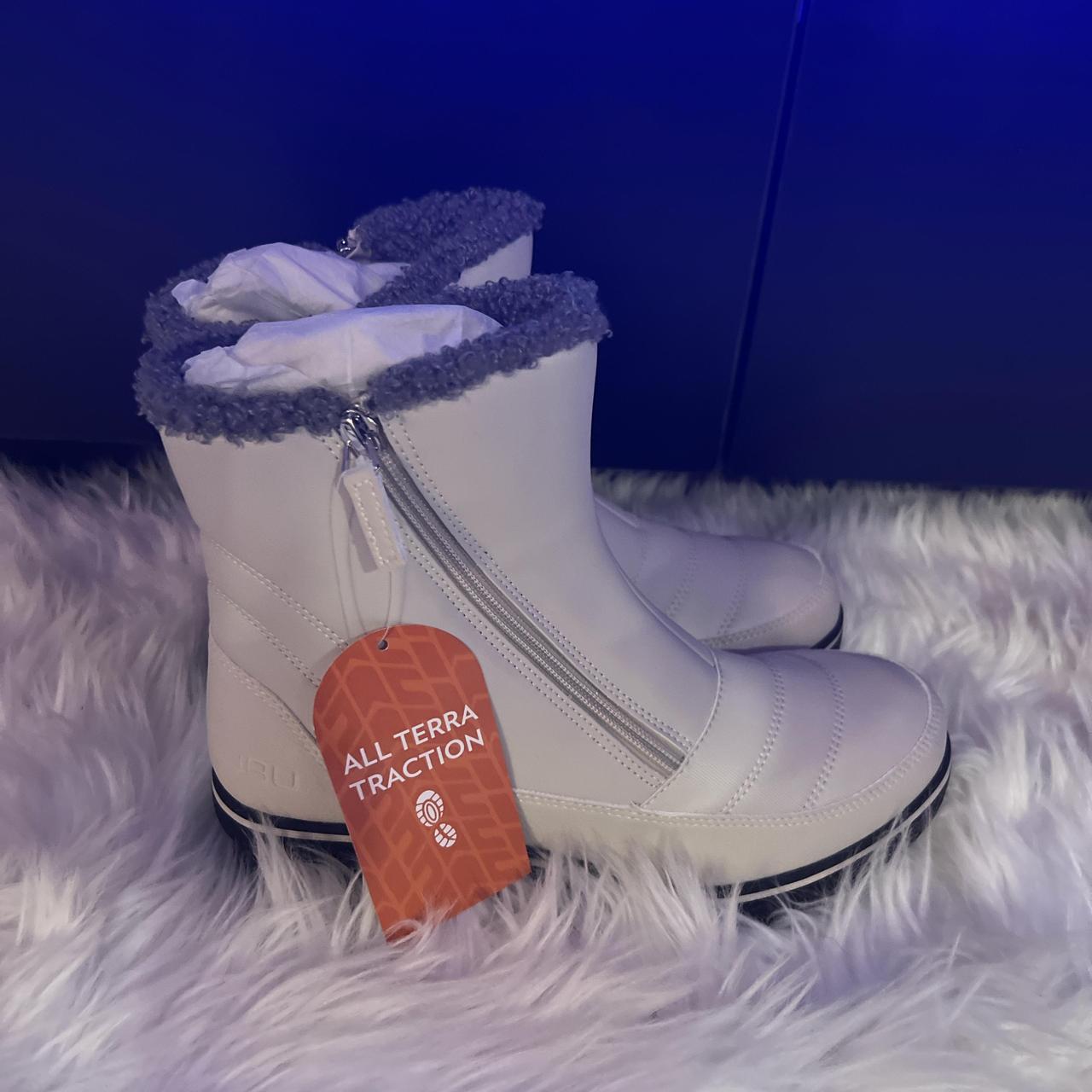 JBU Women s white winter boots Size 8 Brand. Depop