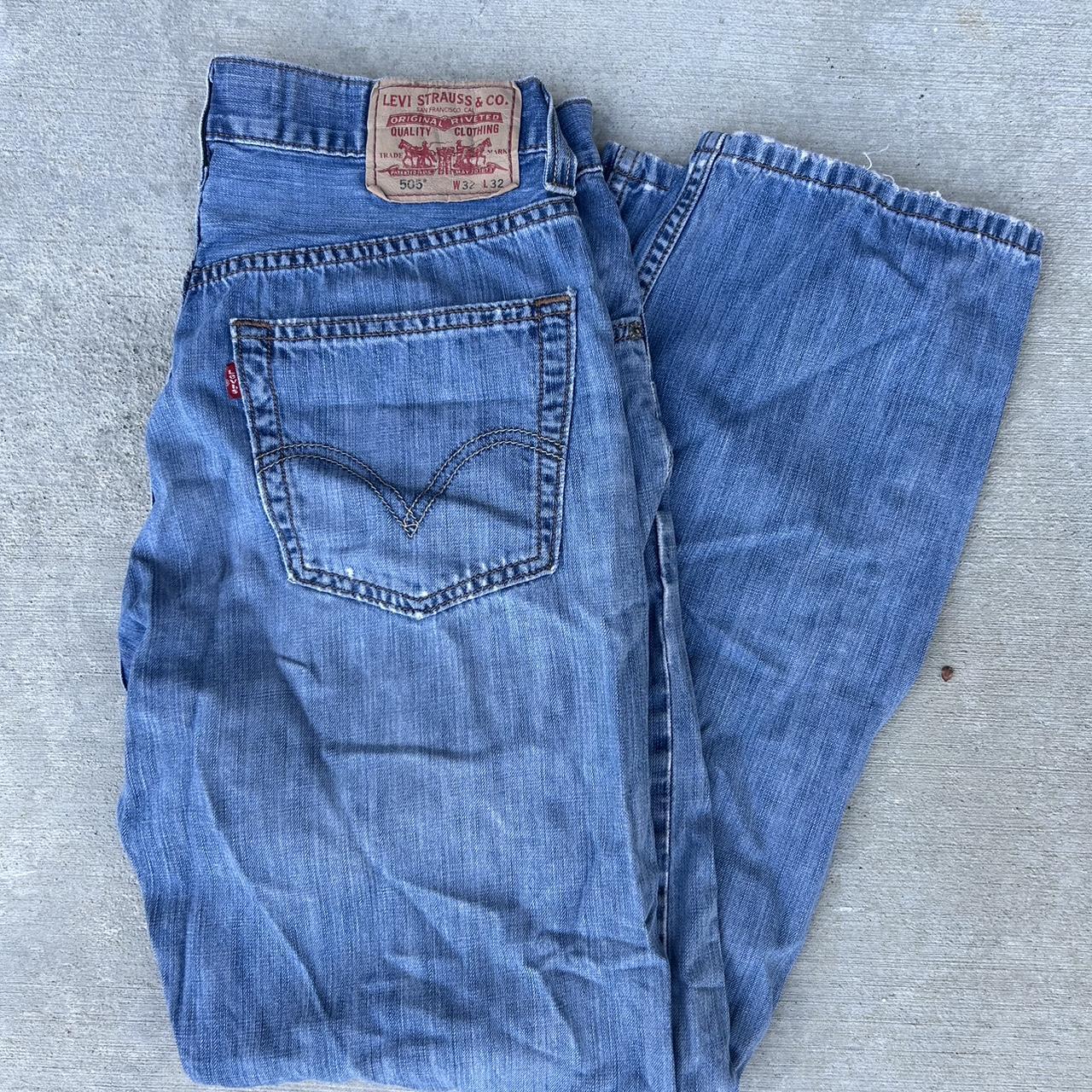 Vintage 505 Levi’s (32x32) Small rip on left... - Depop