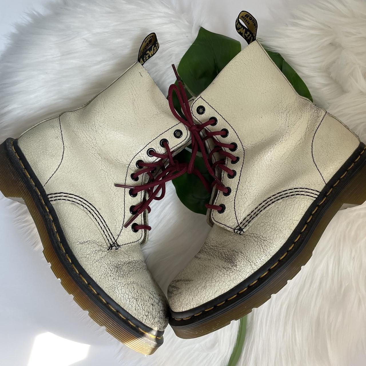 Dr martens hotsell cream boots