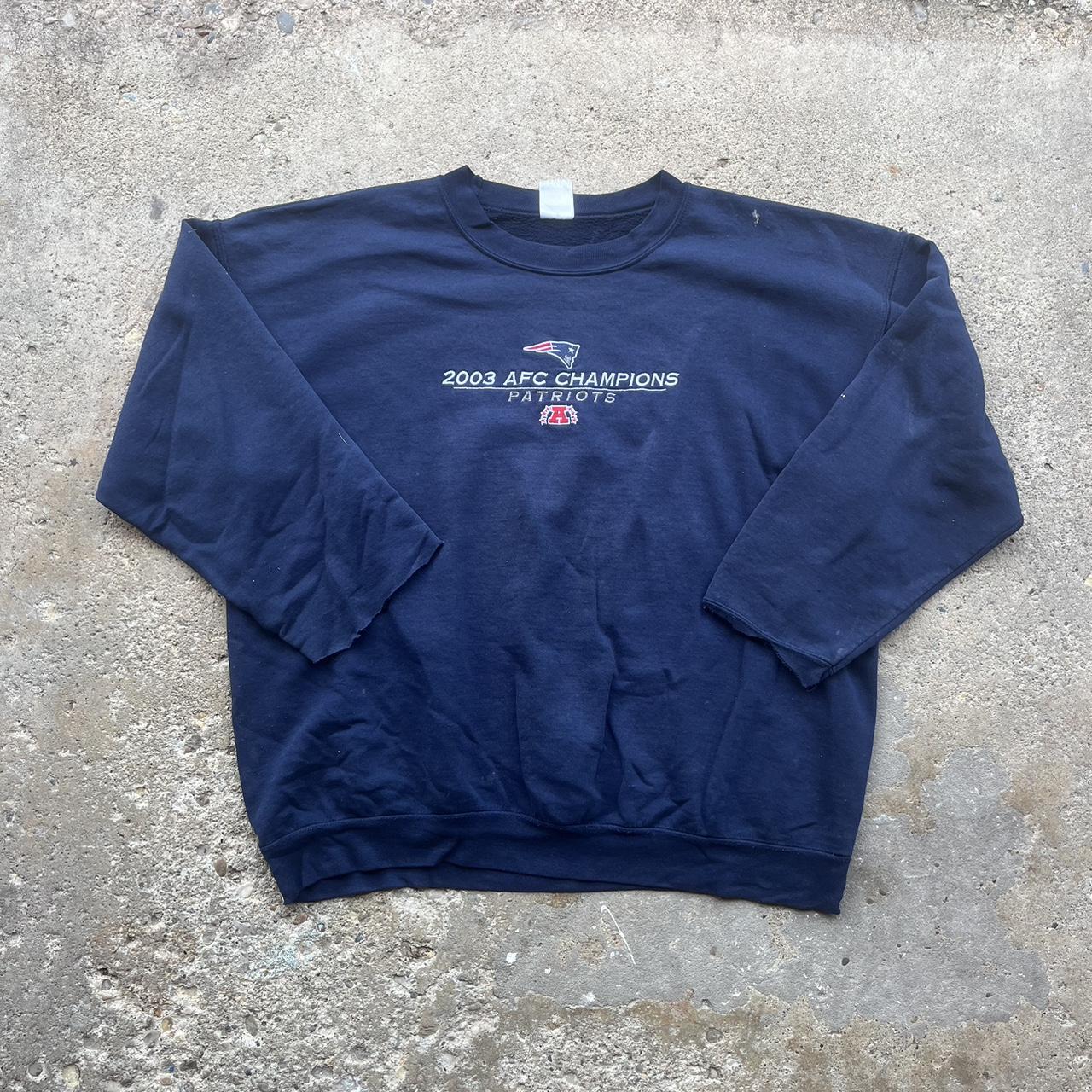 2003 patriots crewneck cut sleeve 9/10 Size... - Depop