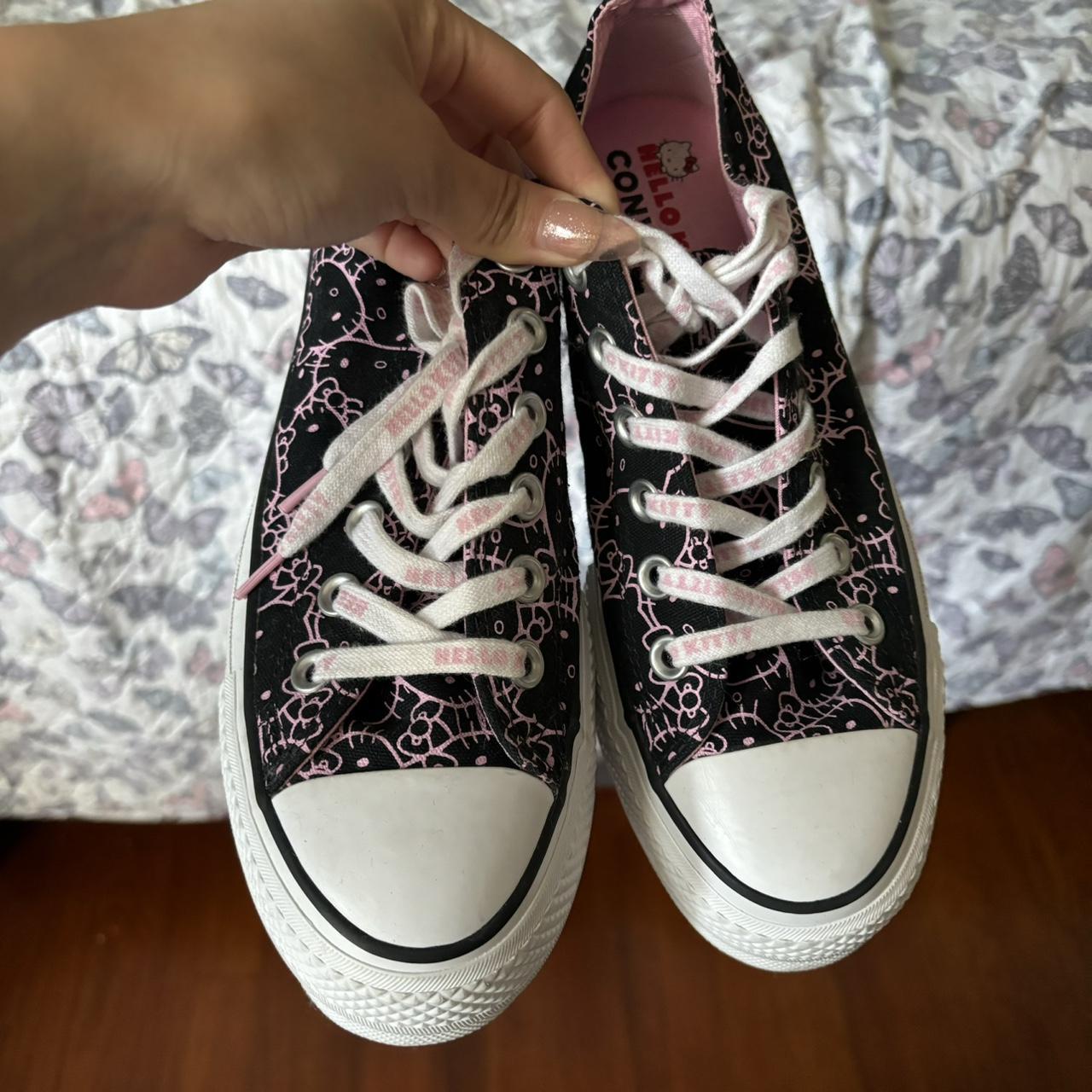 Hello kitty converse womens size 7 hotsell