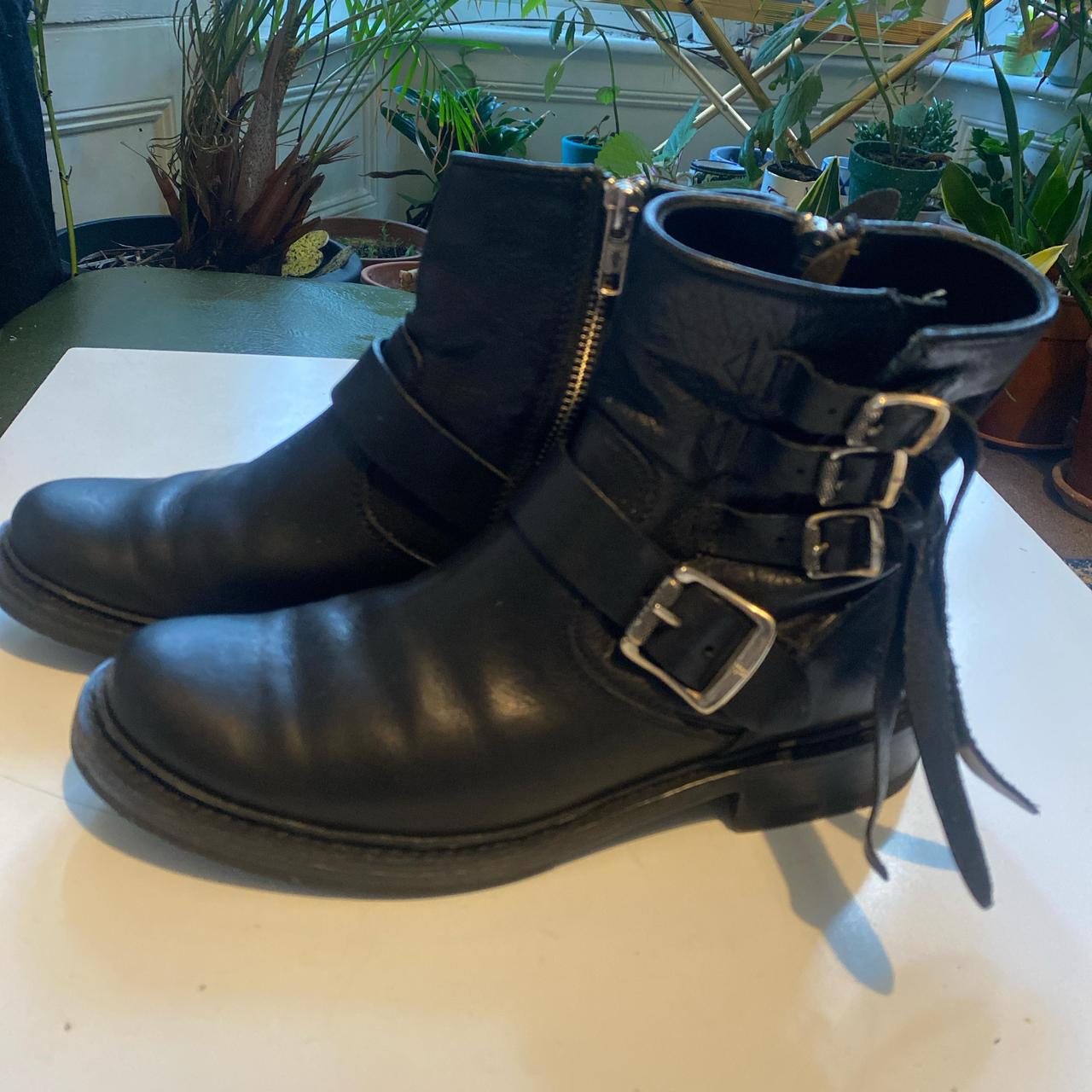 ISO FRYE BLACK PIA SEDONA CHELSEA BOOT IN SIZE 7 7.5 Depop