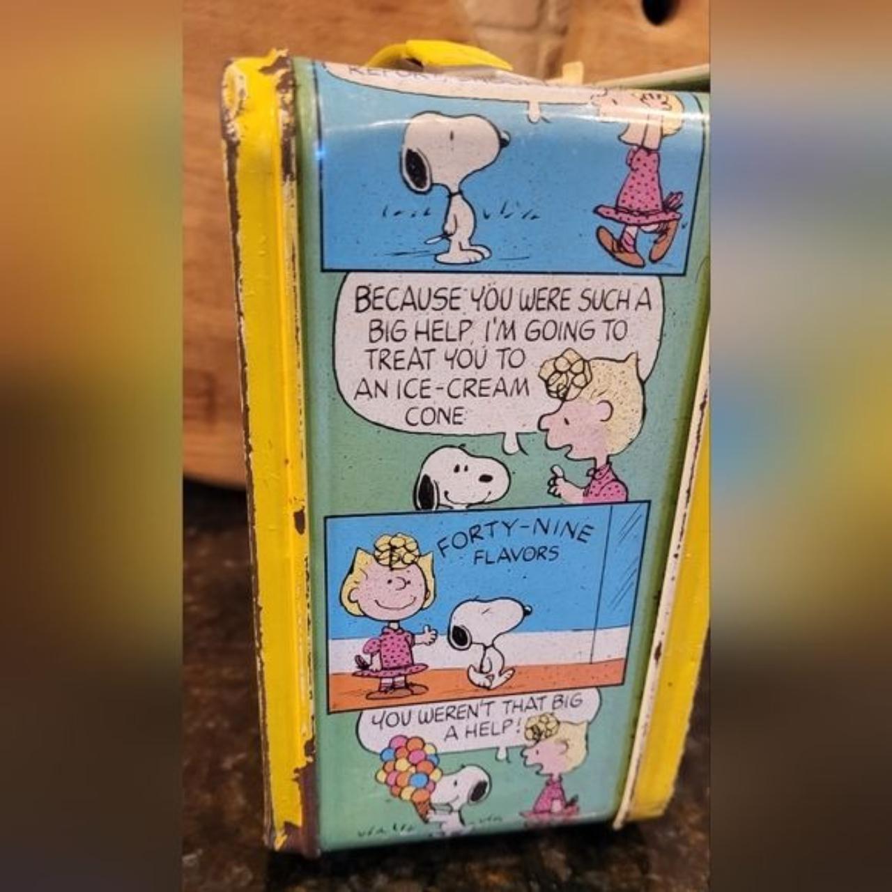 Charlie Brown Snoopy Peanuts Cartoon Metal Lunch Box and Yellow