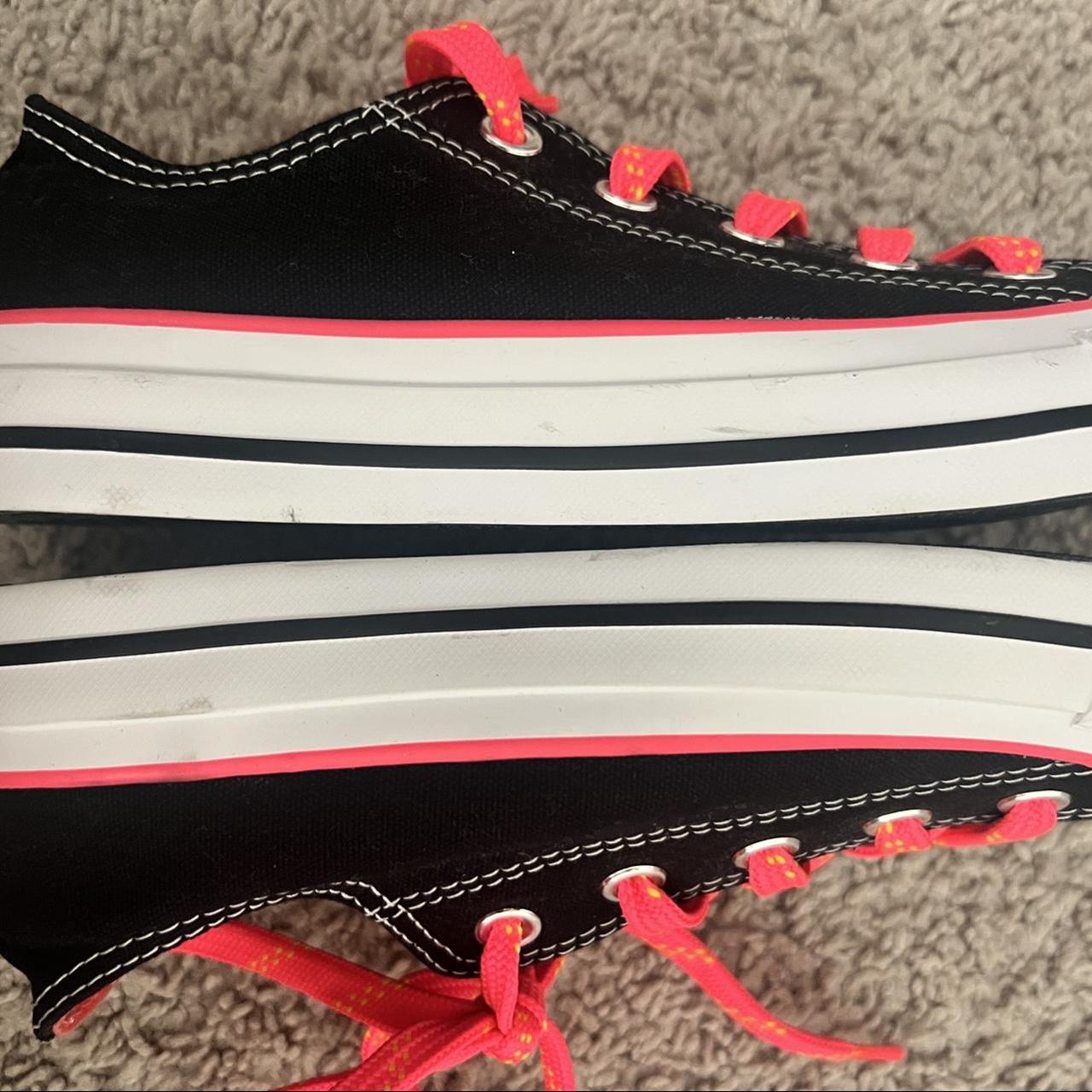 Black converse pink laces best sale