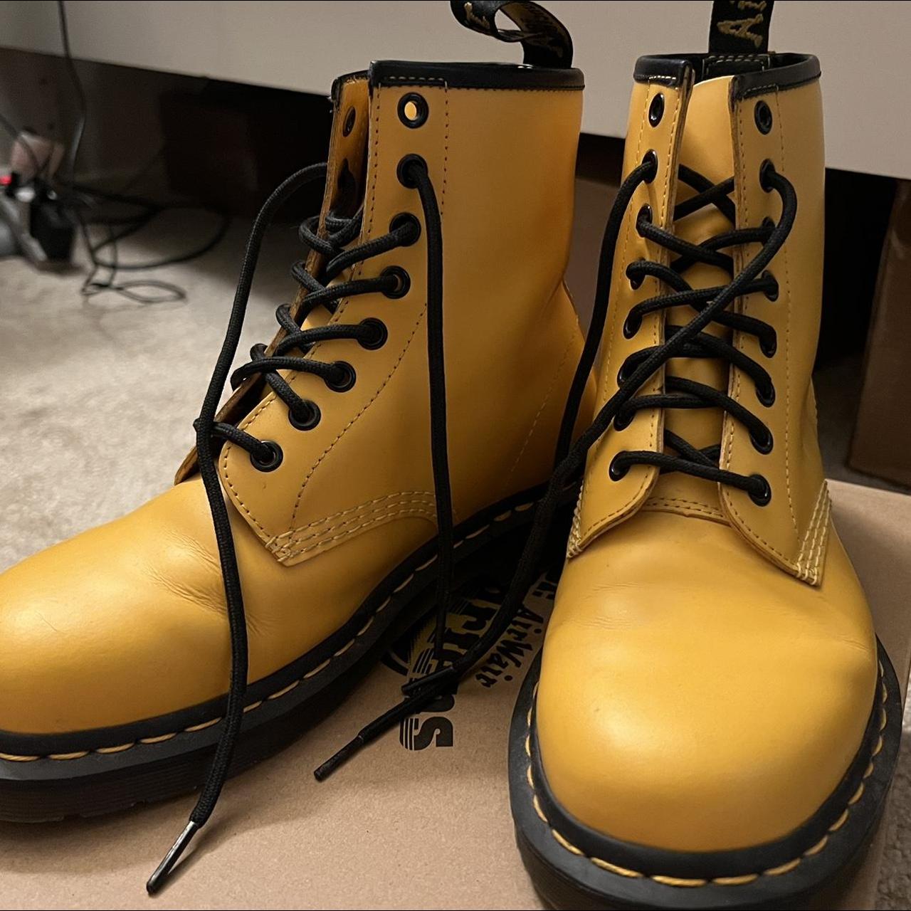 Dr martens store 1461 yellow