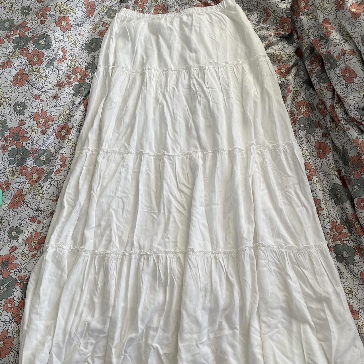 brandy melville izzy skirt!! it’s too long on me... Depop