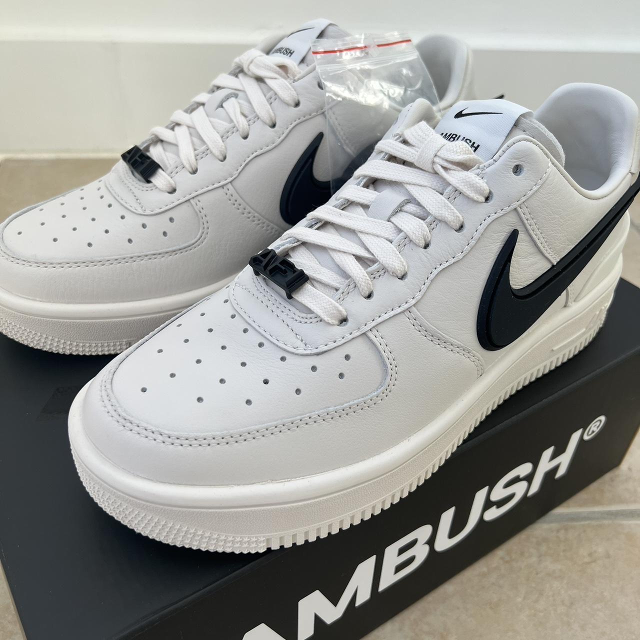 Nike Men's White and Black Trainers | Depop