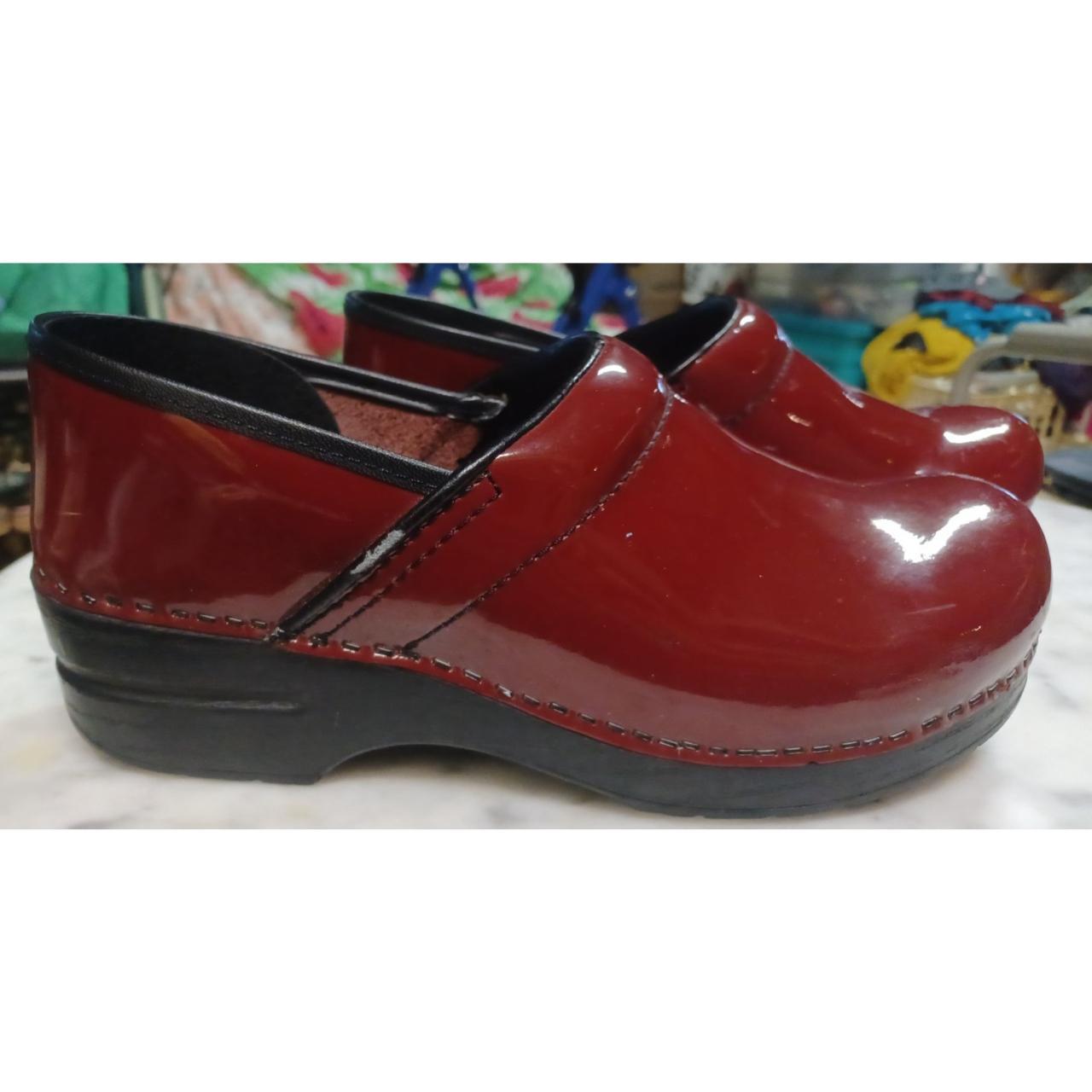 red dansko clogs