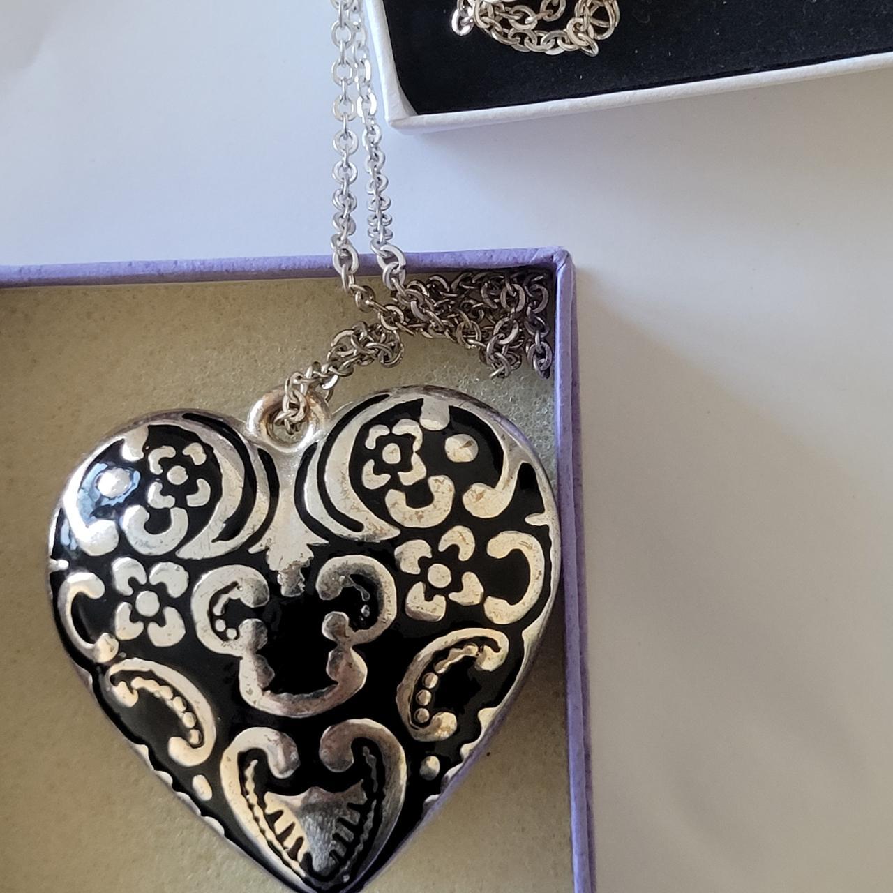 Stunning heart shape pendant with silver tone chain... - Depop