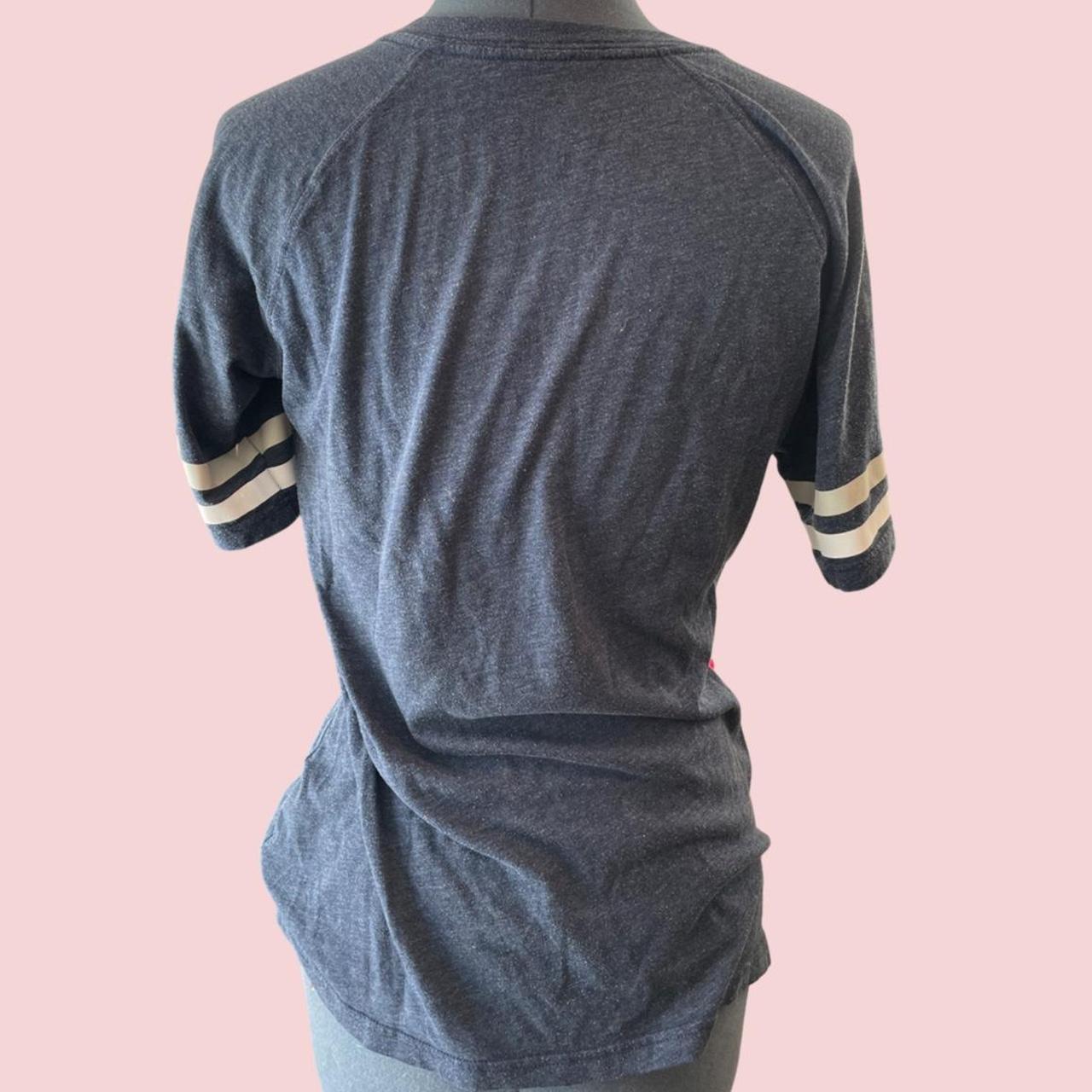 NY Yankees V neck tee shirt Super cute classic NY - Depop