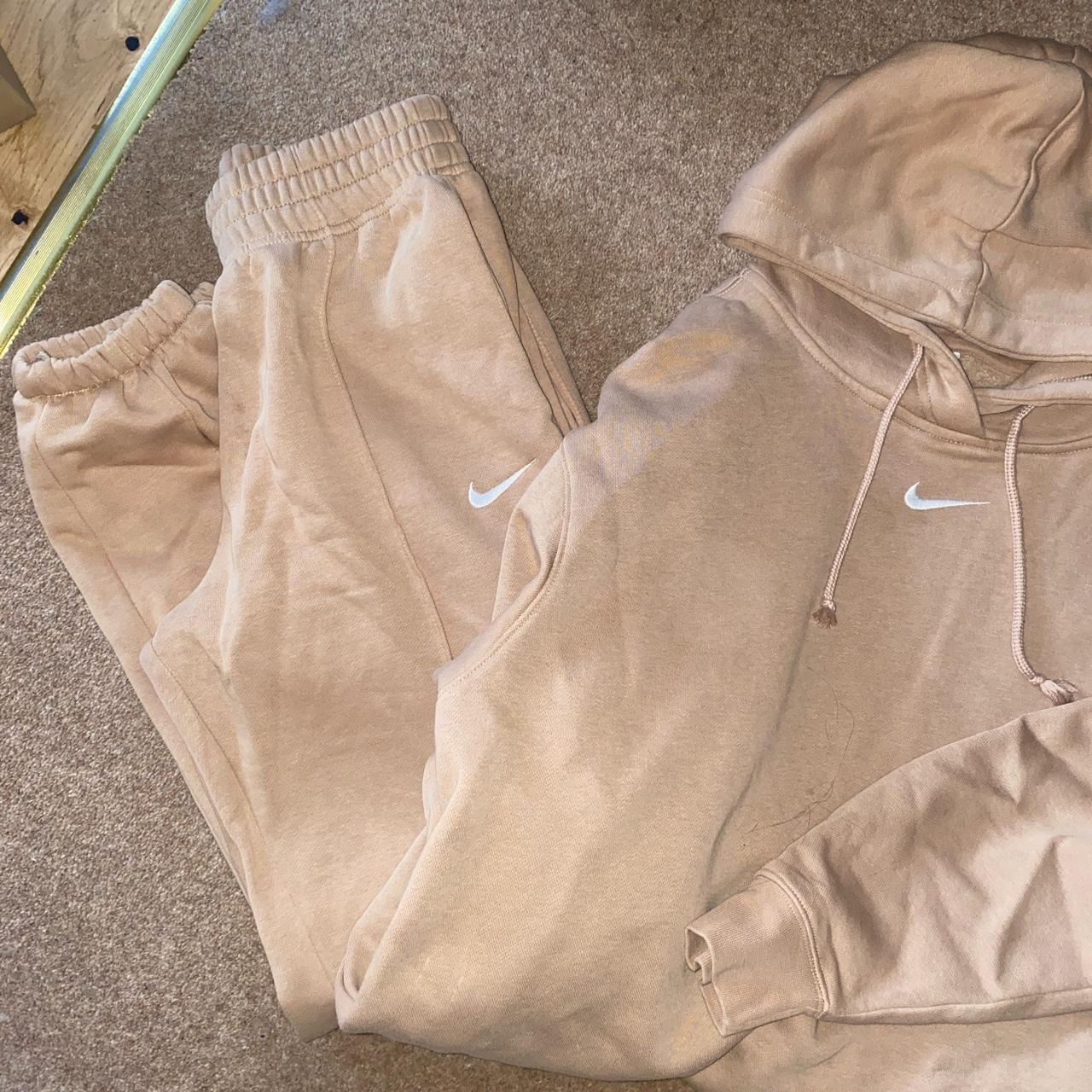 Nike Women's Joggerstracksuits Depop