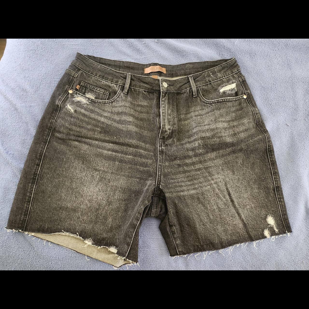 item listed by itsalingthing