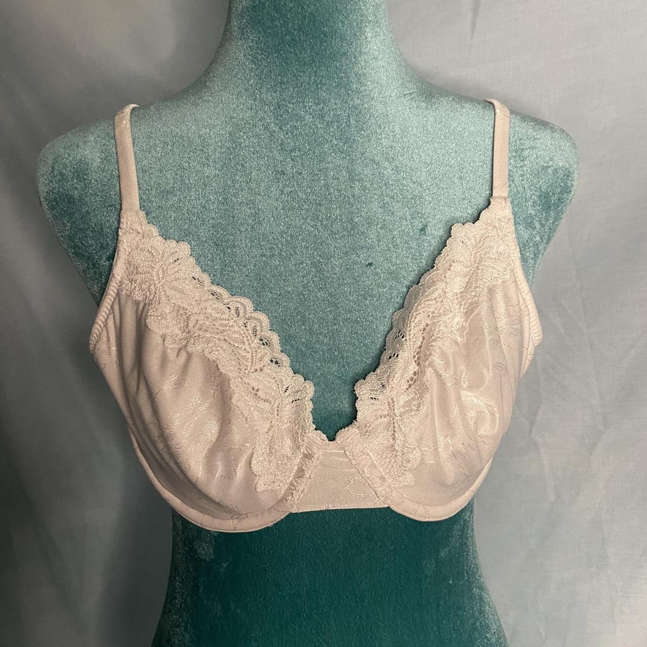 Warner's: vintage white bra with lace detailing - Depop