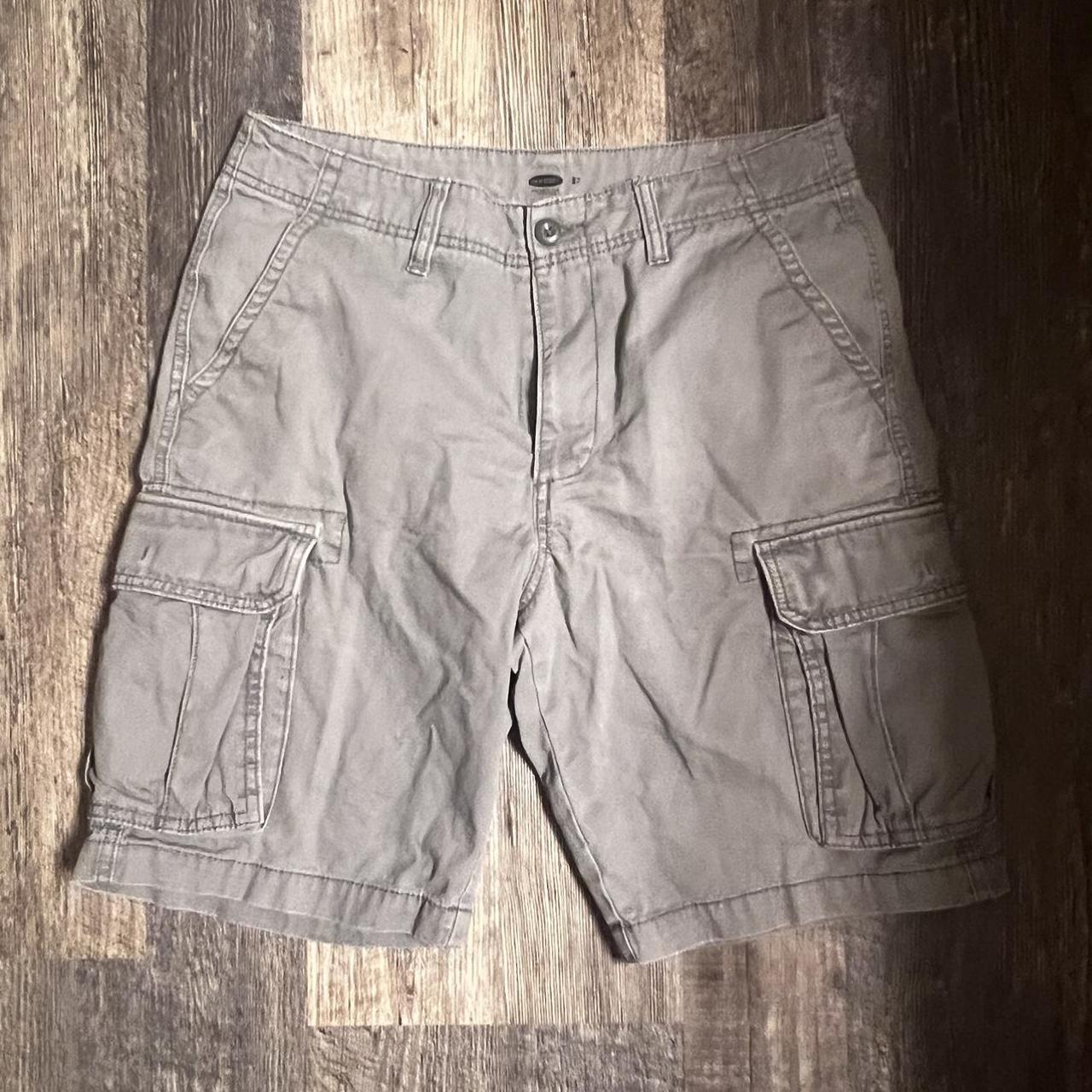 Old navy cargo short Size 32 Grey cargo shorts no... - Depop