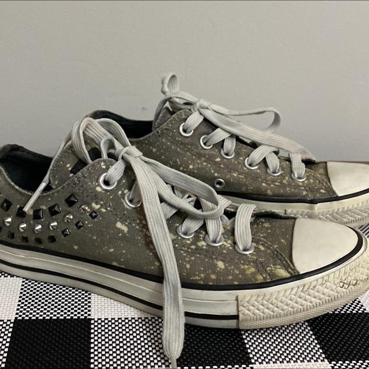 Converse store military green