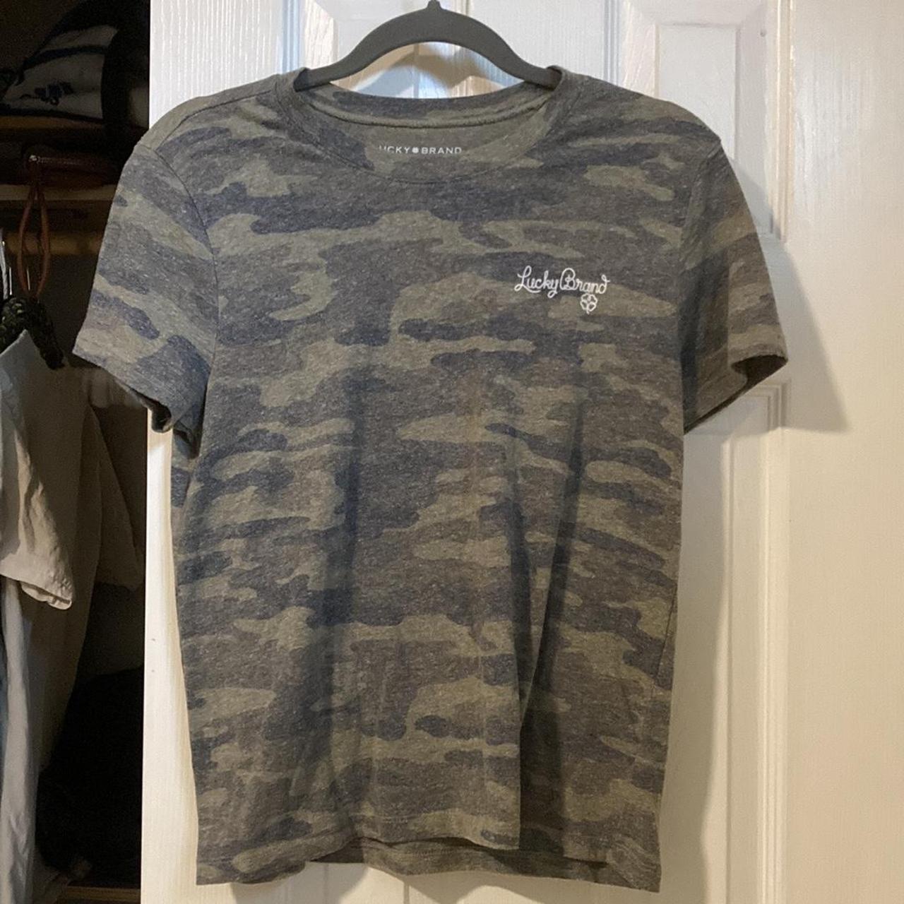 lucky brand logo camo tee. used but in great - Depop