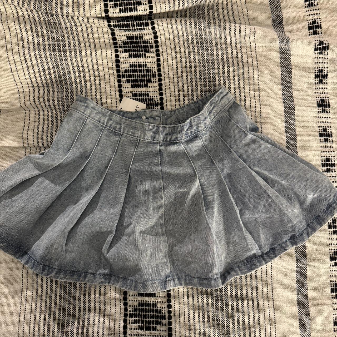 Forever 21 mini skirt Size s with tags - Depop