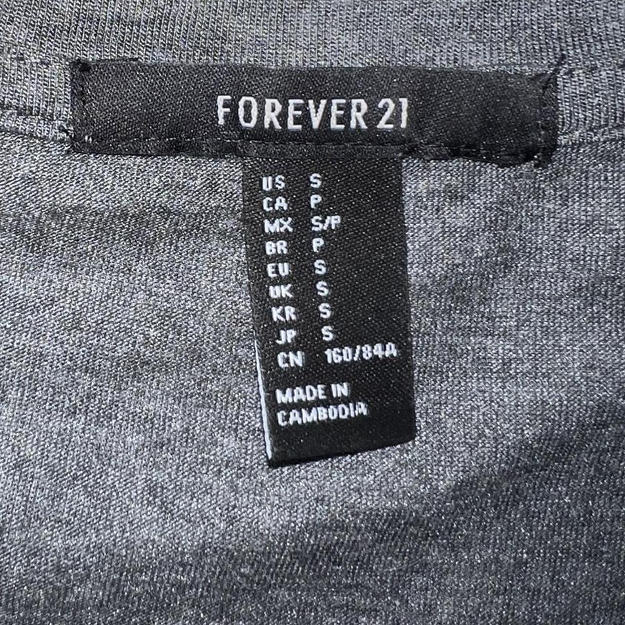 Forever 21 Women's Grey T-shirt | Depop